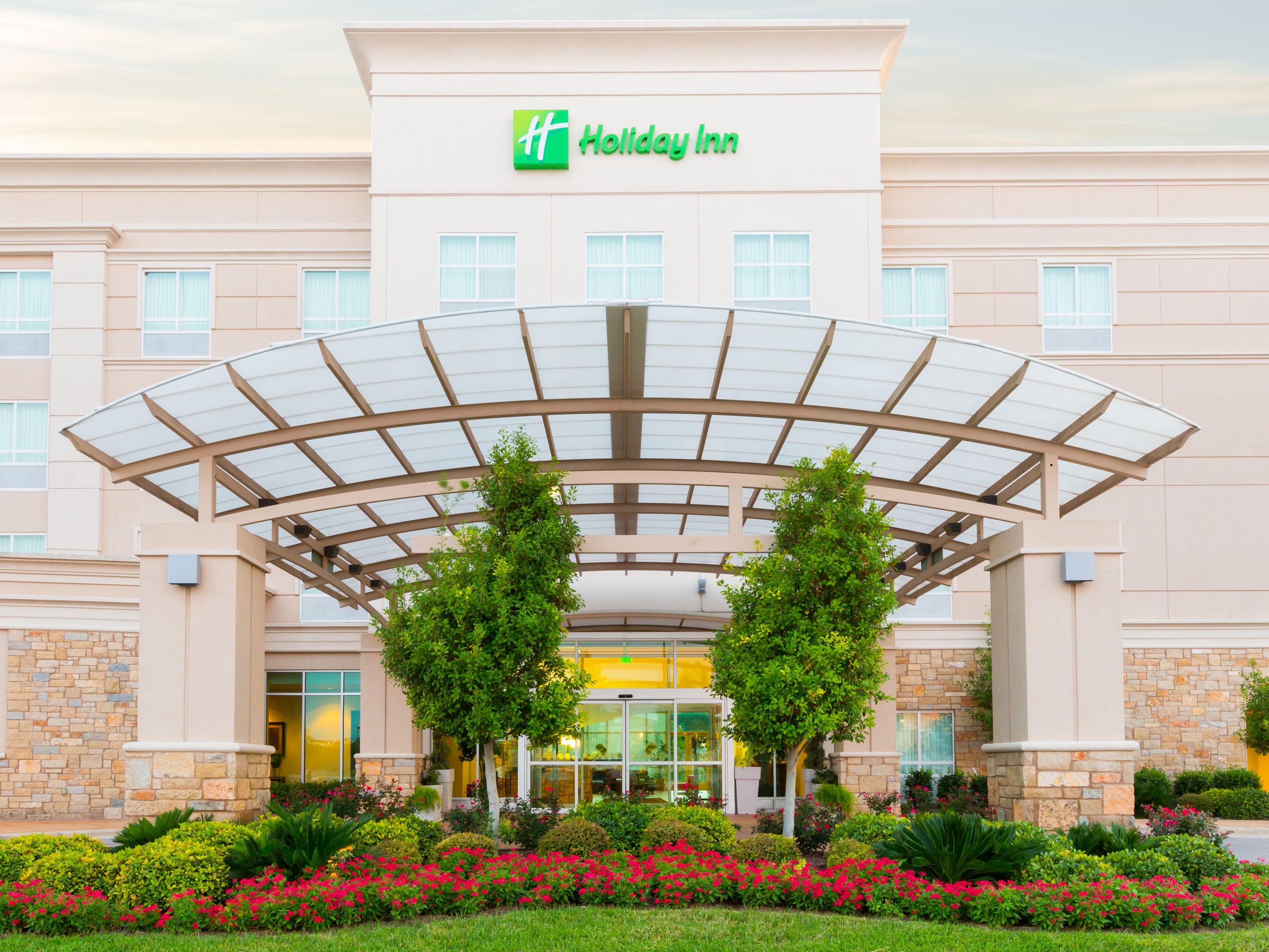Closest full-service hotel to UMHB (5.1 Miles) and Cadence Bank Center/Bell County Expo Center (7.1 Miles). 
Located 3.5 Miles from Baylor Scott & White and Veterans Hospital. 
With our restaurant/bar onsite, we are able to ensure a great, easy stay! 