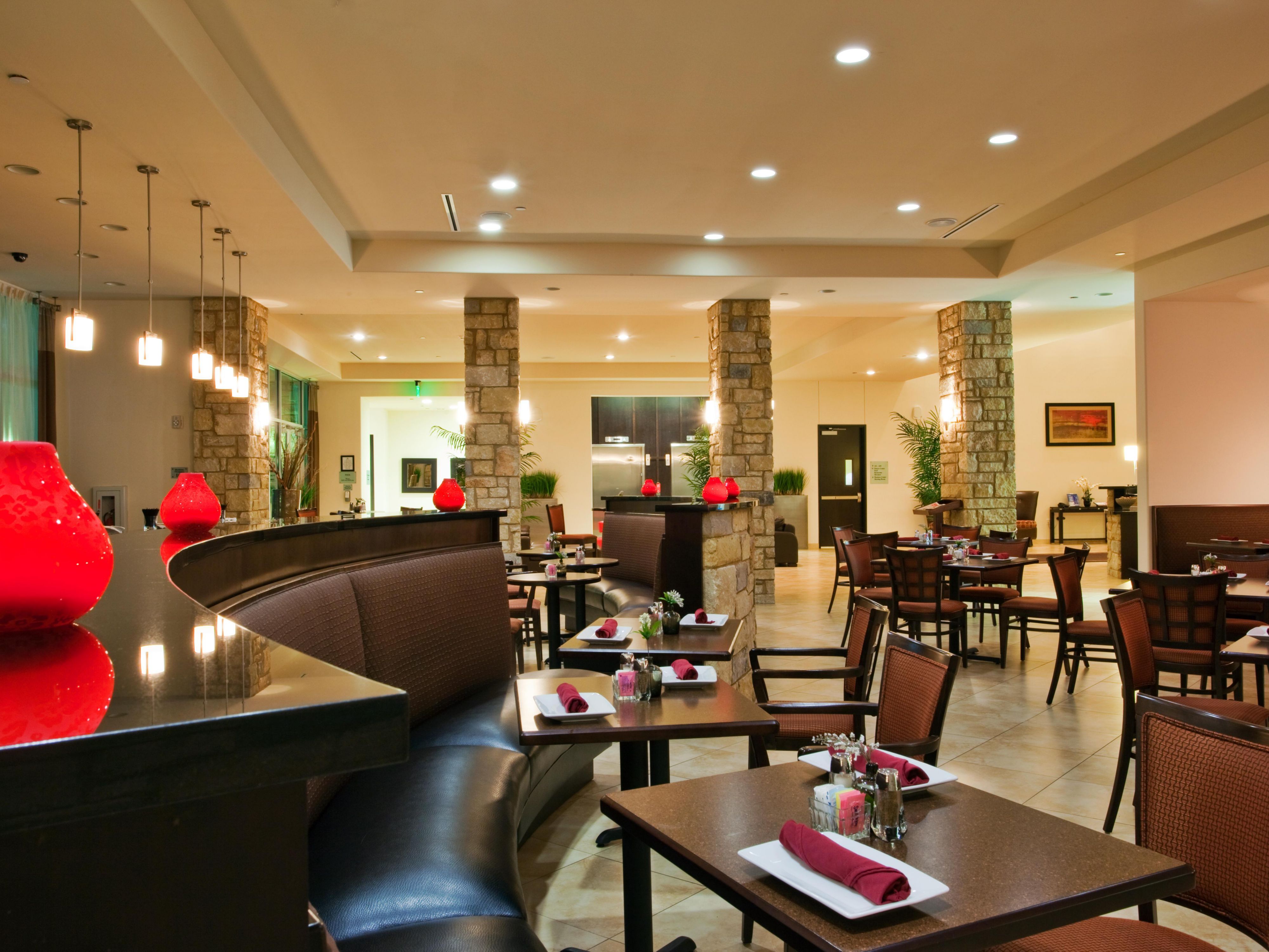 Our full service hotel in Temple, TX featuring Midway Bar & Grill.  Great place to start the day with breakfast cooked to order or our buffet. After a busy day, indulge in a sizzling sirloin steak or try our BBQ bacon burger. Meeting with colleagues? Our bar top offers signature cocktails as well as a vast array of liquor choices. 