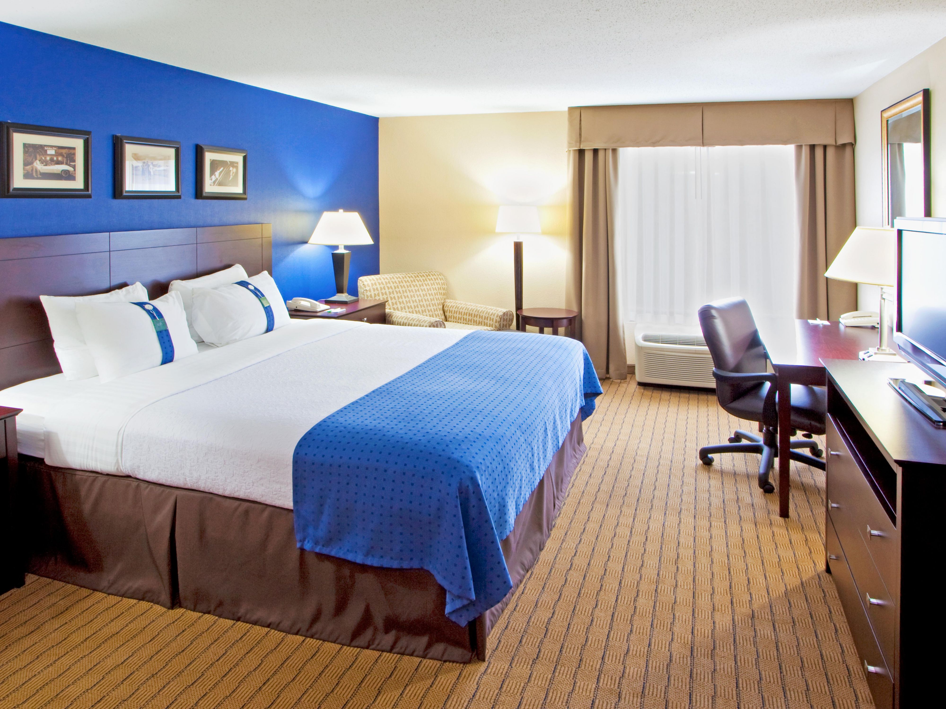 King Bed Work Desk and Free Wi-Fi are great for Business Stays