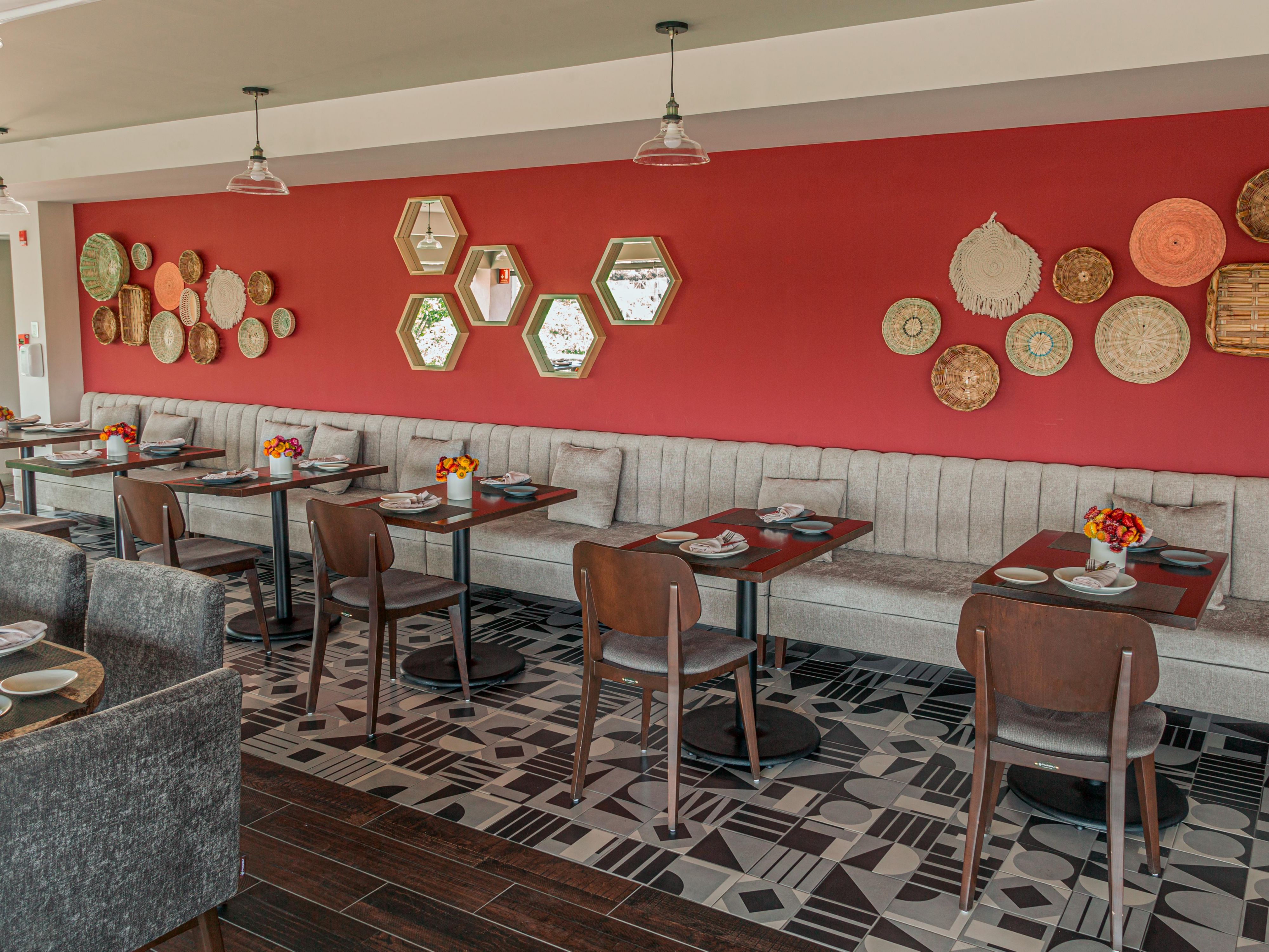 holidayinn hotel dining