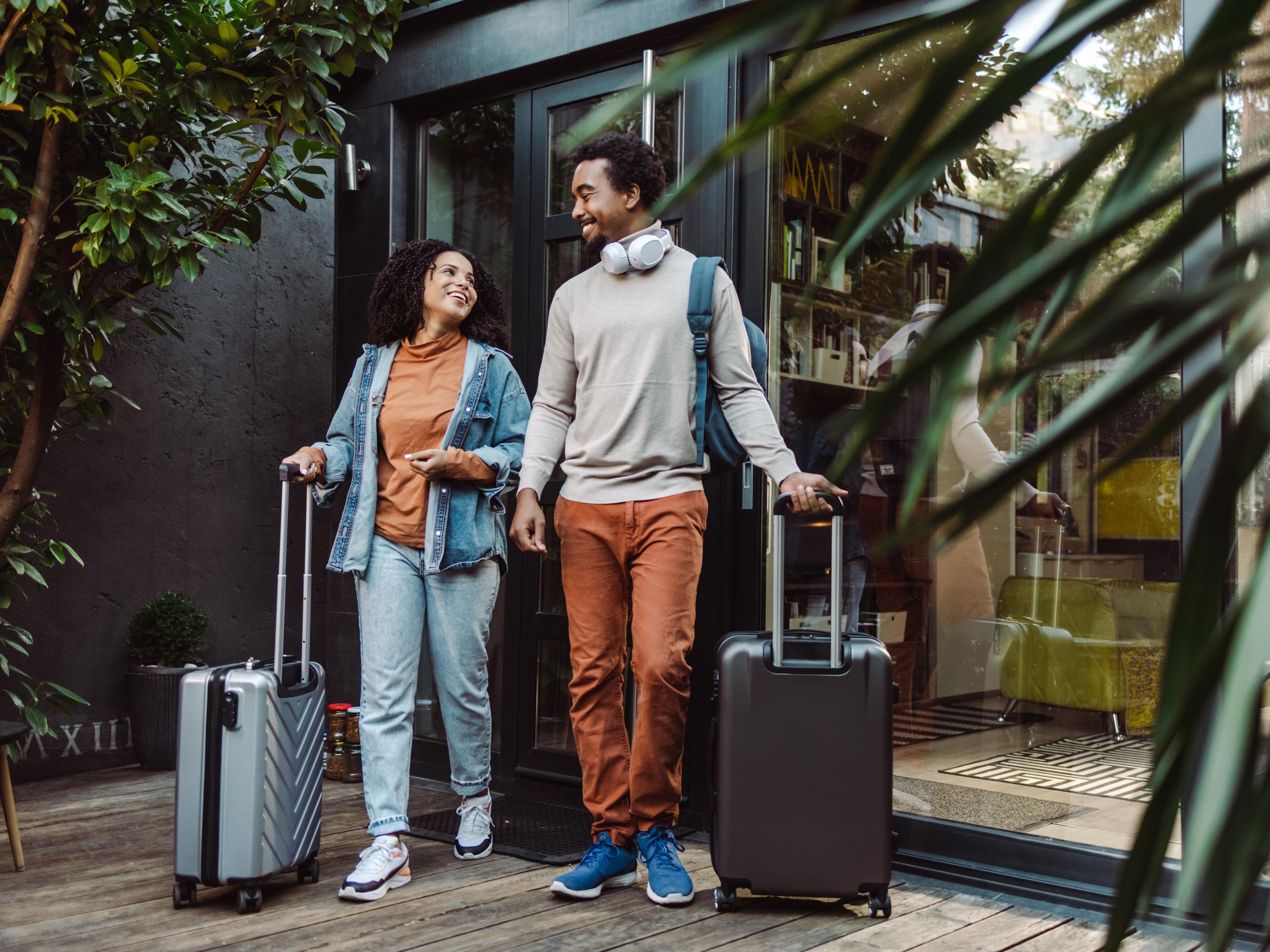 If you find yourself in need of last-minute accommodations, the Holiday Inn Toronto-Airport East is here to help. With a 24-hour free shuttle running every 30 minutes, you can easily access the hotel and enjoy a restful stay before your next adventure. Comfort is just a ride away!