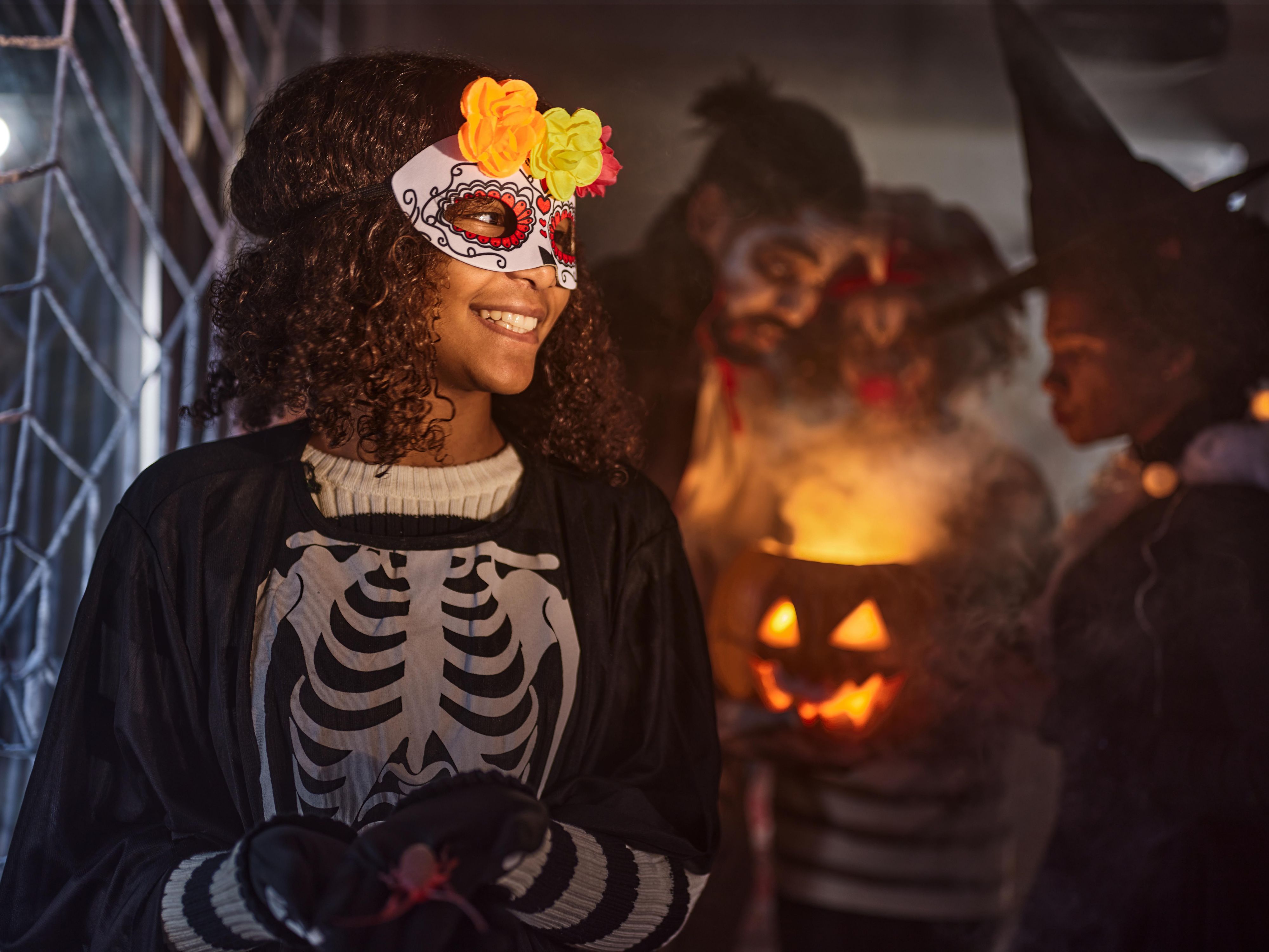 This Halloween, treat yourself to a spooktacular stay at Holiday Inn Toronto Airport East and enjoy the thrills of Halloween Haunt at Canada’s Wonderland, just a short drive away. Book your family getaway today!