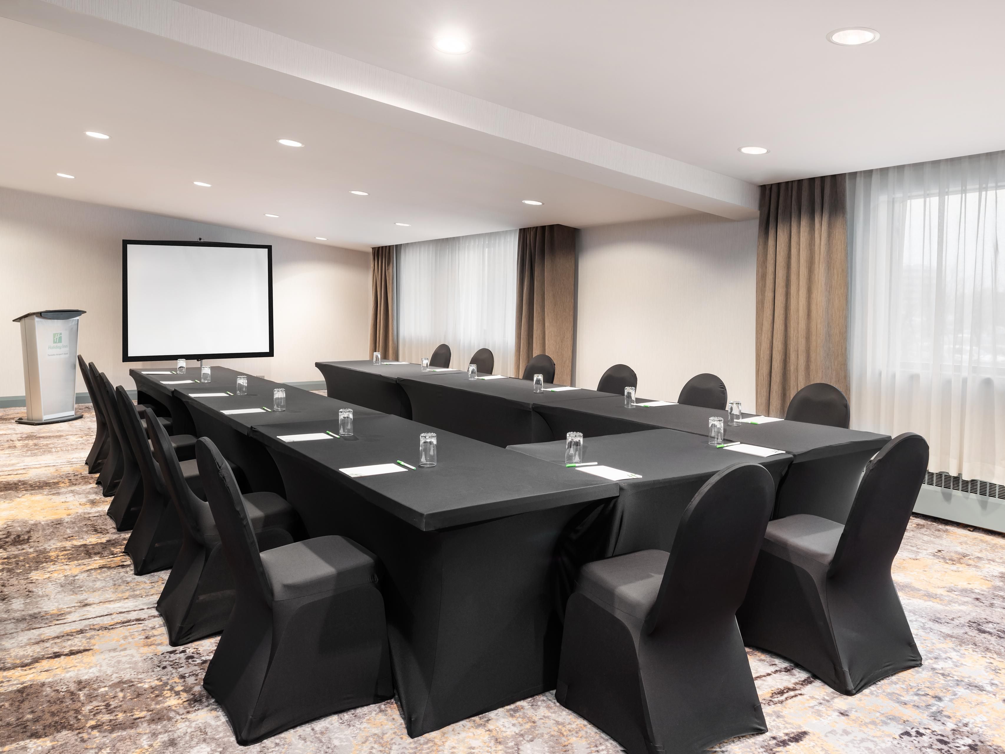 El Holiday Inn Toronto Airport East ofrece 5,100 pies cuadrados de espacio de reuniones versátil para todos sus eventos. Nuestro dedicado personal de catering y banquetes se encargará de cada detalle, brindándole paquetes de reuniones personalizados que le ahorrarán tiempo y esfuerzo.
