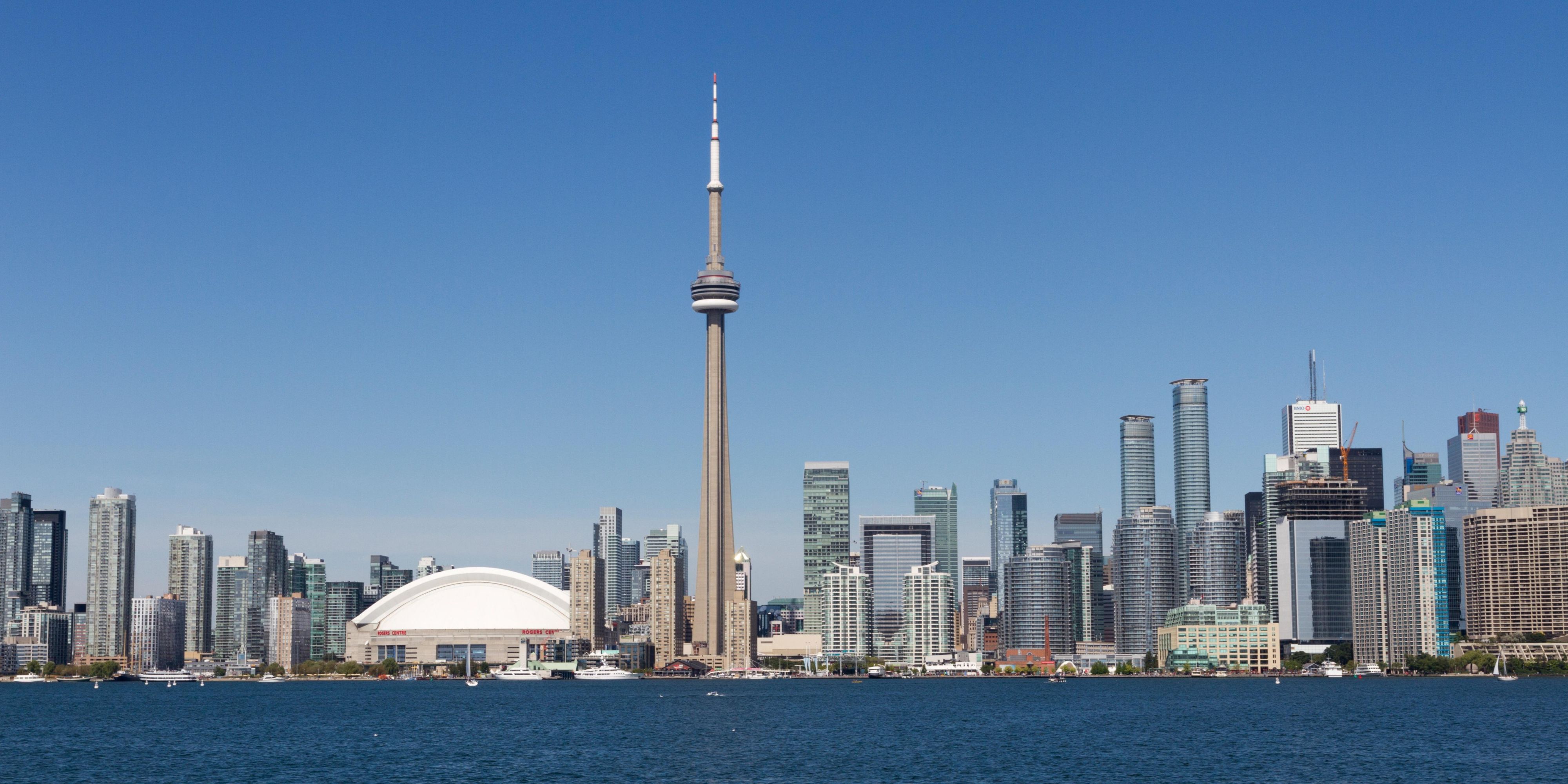 Vista di Toronto dall'altra parte dell'acqua