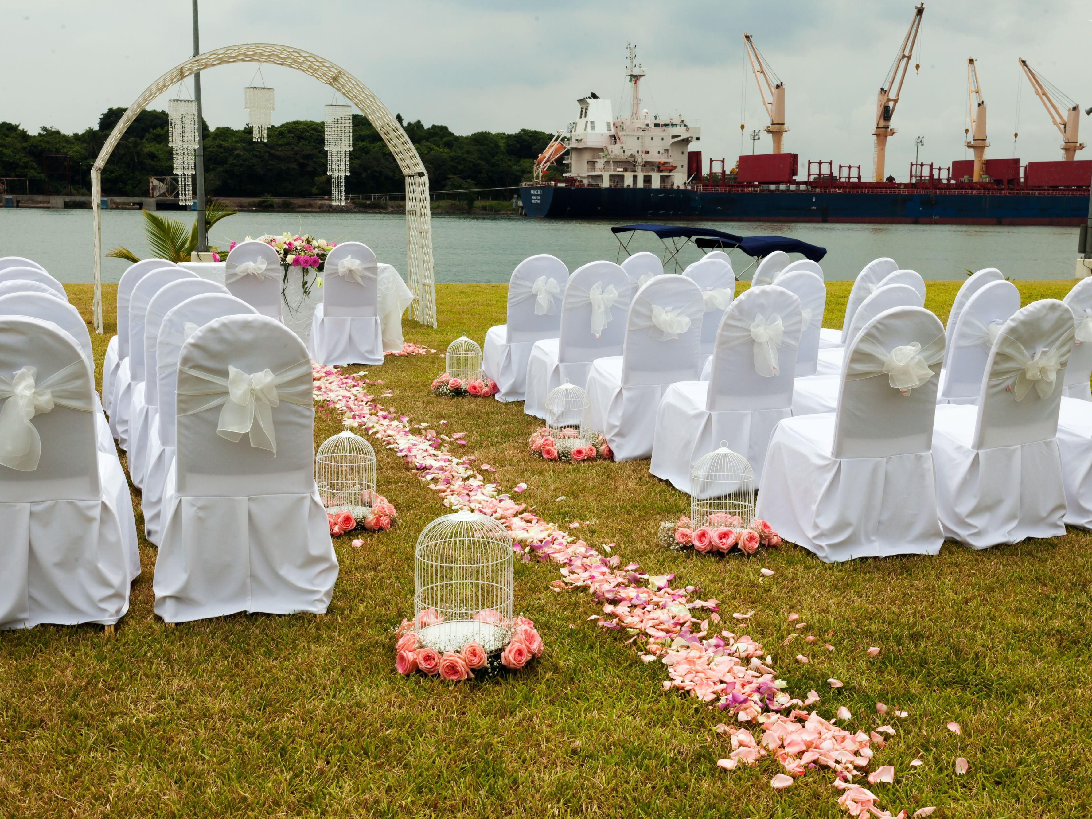 Come with us and organize the preparations for your special day, we have perfect spaces to make your event unforgettable, ask for our prices, spaces and services.