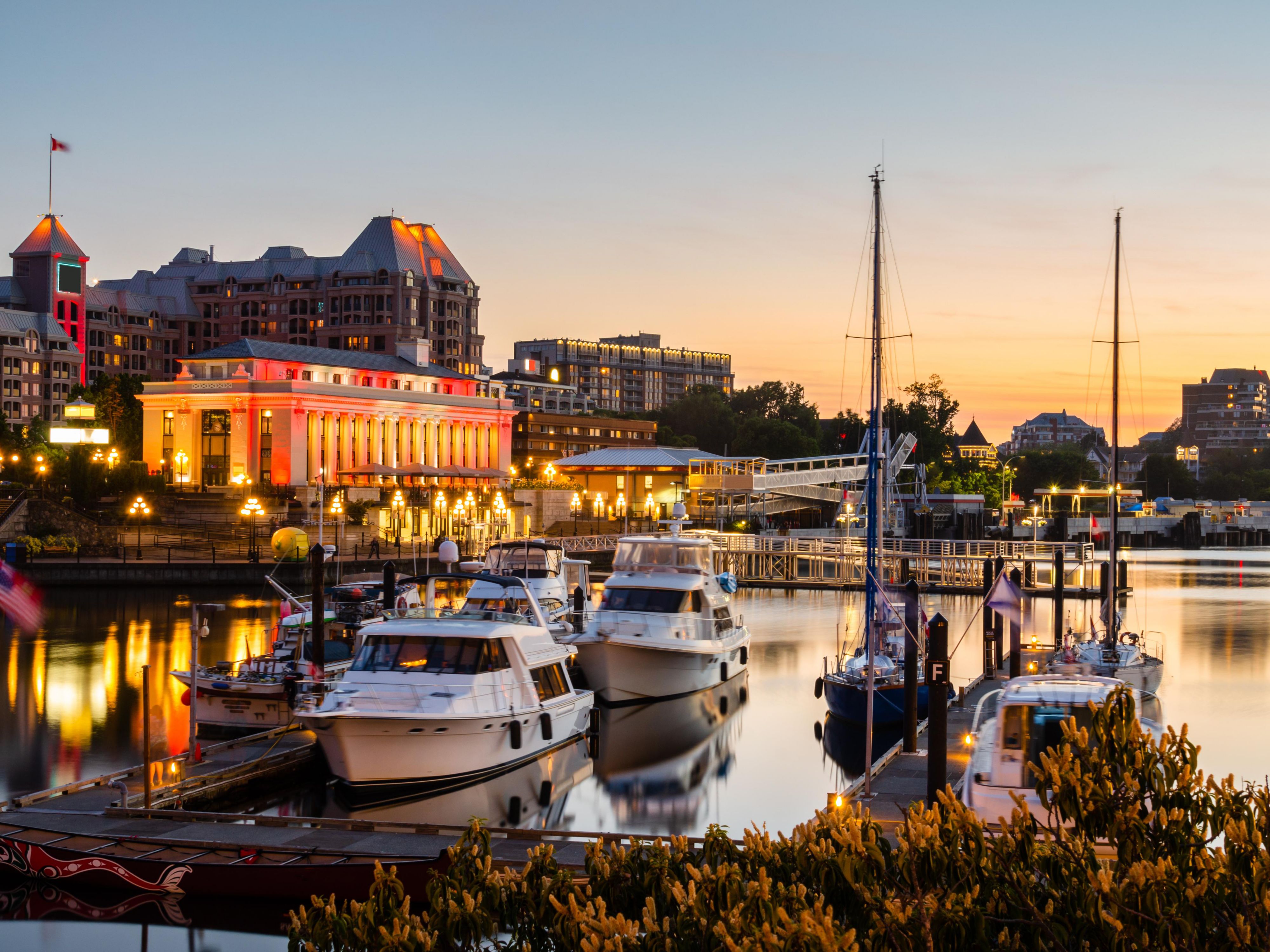 Escape to Victoria, a serene destination where natural beauty meets vibrant city life. Near Elk and Beaver Lake Regional Park, our hotel offers easy access to downtown’s charming shops, scenic harbor, and cultural attractions, perfect for exploring the best of Victoria.