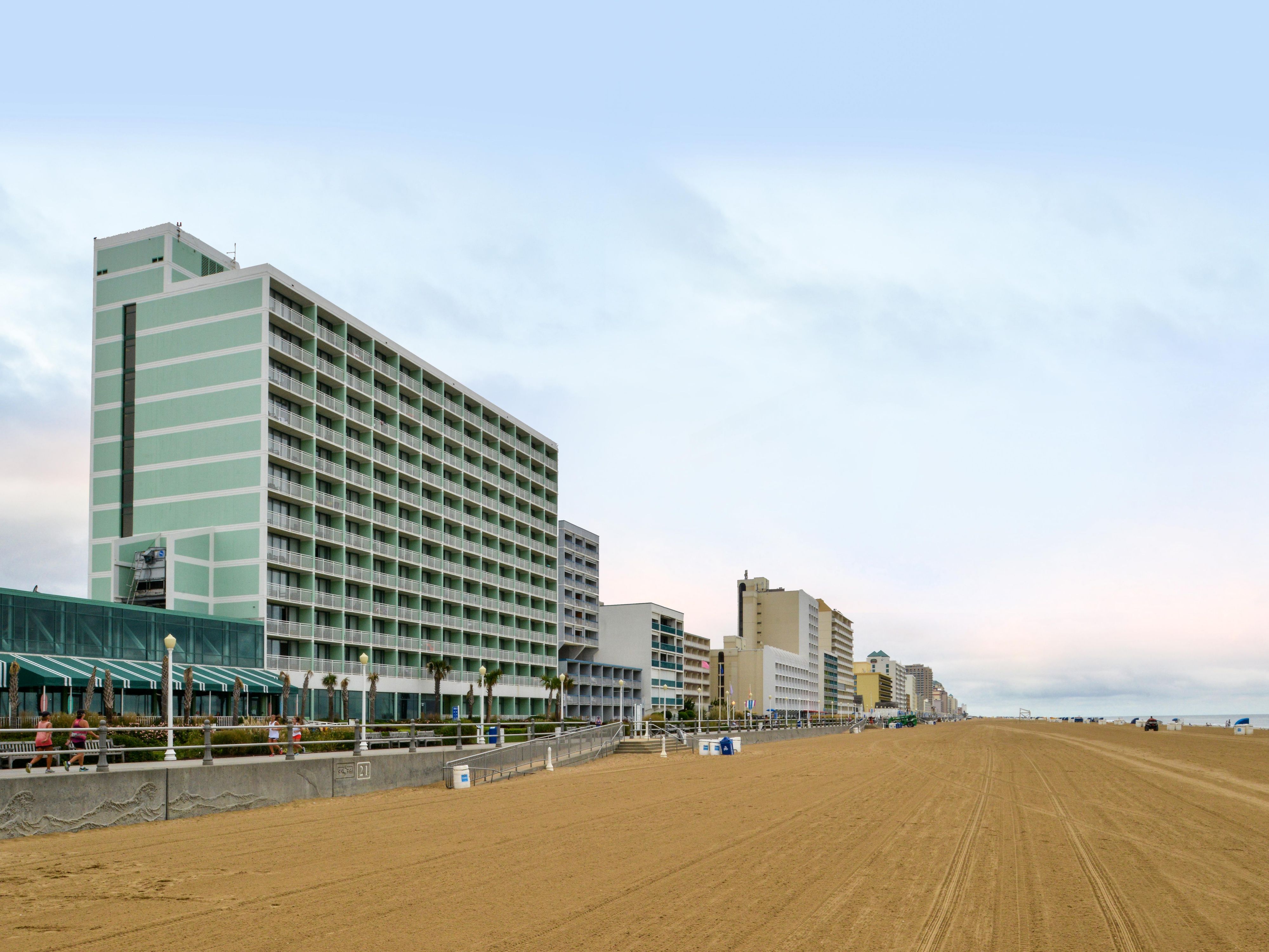 Oceanfront Hotels Virginia Beach  Holiday Inn Beach Oceanside