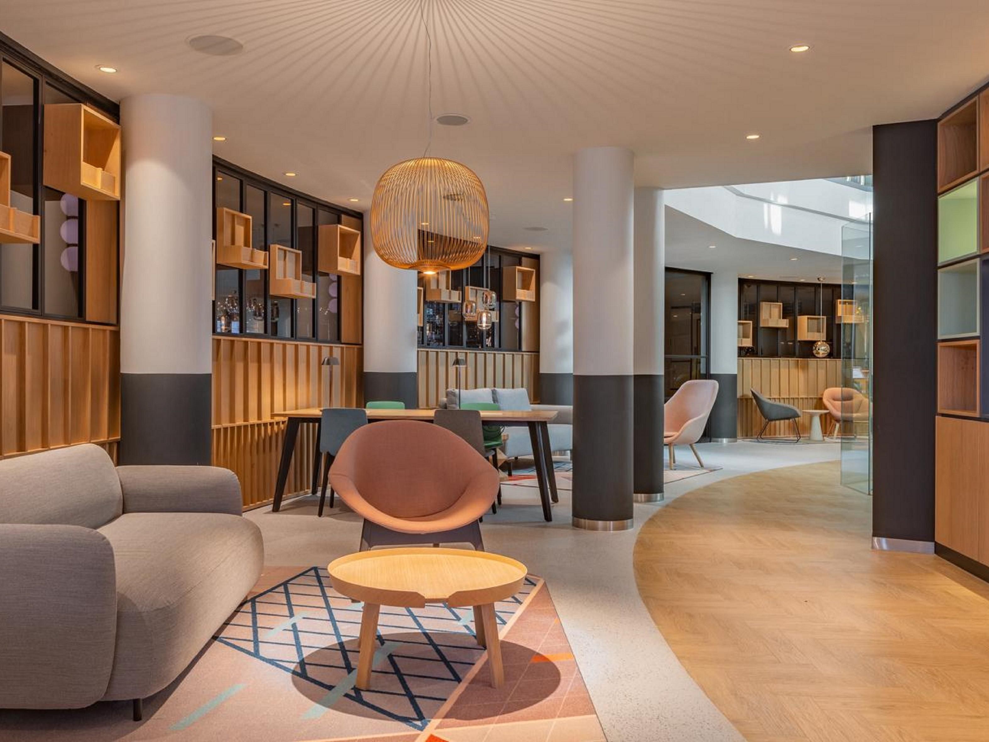 Holiday Inn Hotel Lobby