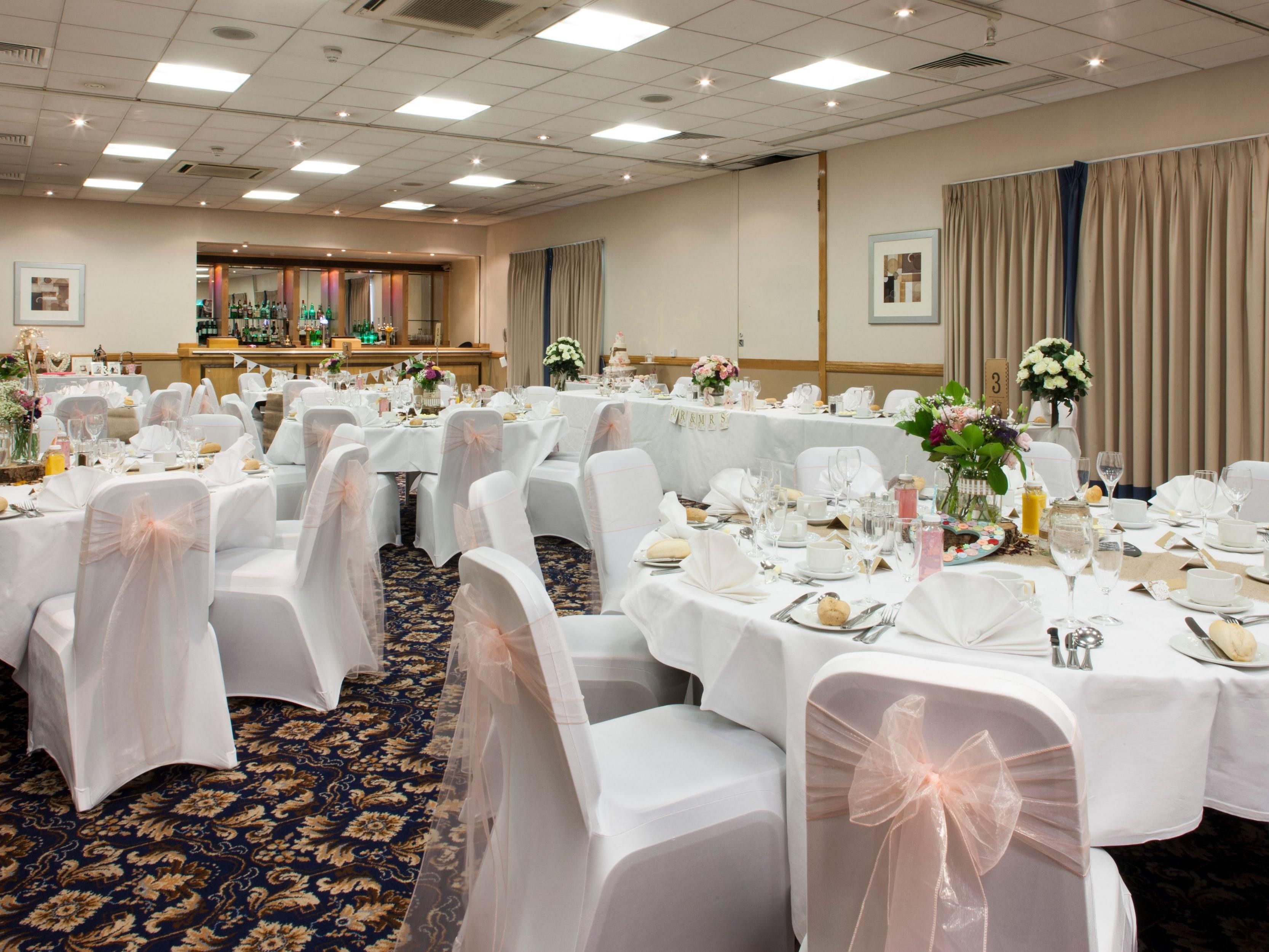 Set in a leafy, rural locale on the outskirts of Wakefield, the Holiday Inn Leeds Wakefield hotel provides the perfect backdrop for your wedding day.