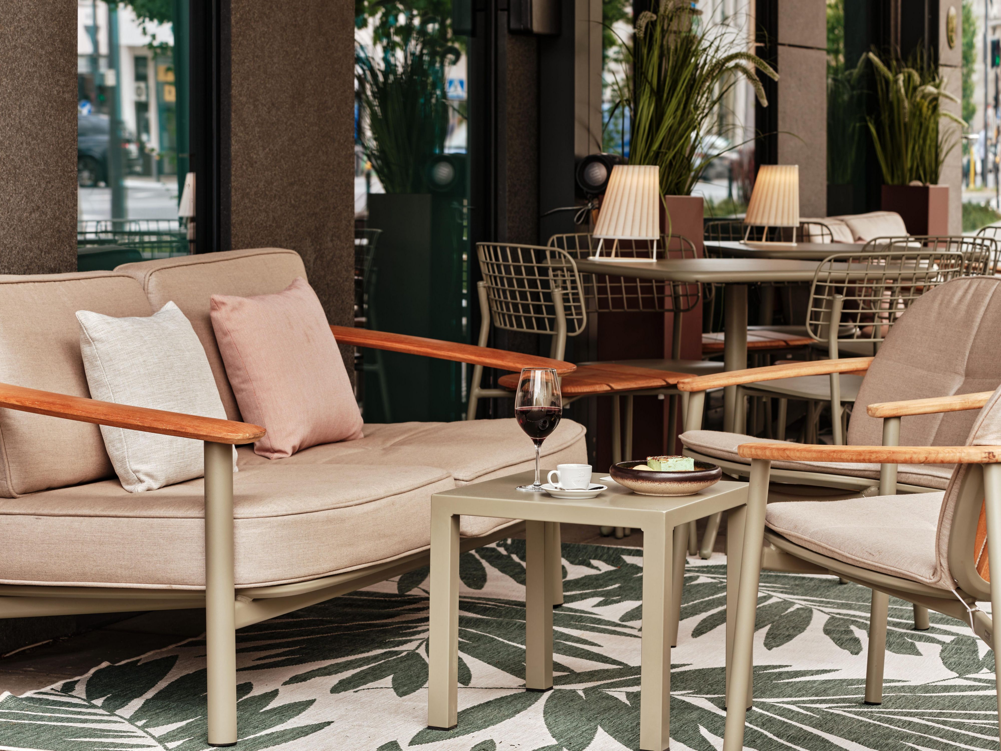 Our terrace offers a culinary journey with exquisite dishes and cocktails against the stunning backdrop of Warsaw's skyline. Indulge in a blend of flavors and views, where each bite and sip is accompanied by the city's historic charm and vibrant energy.