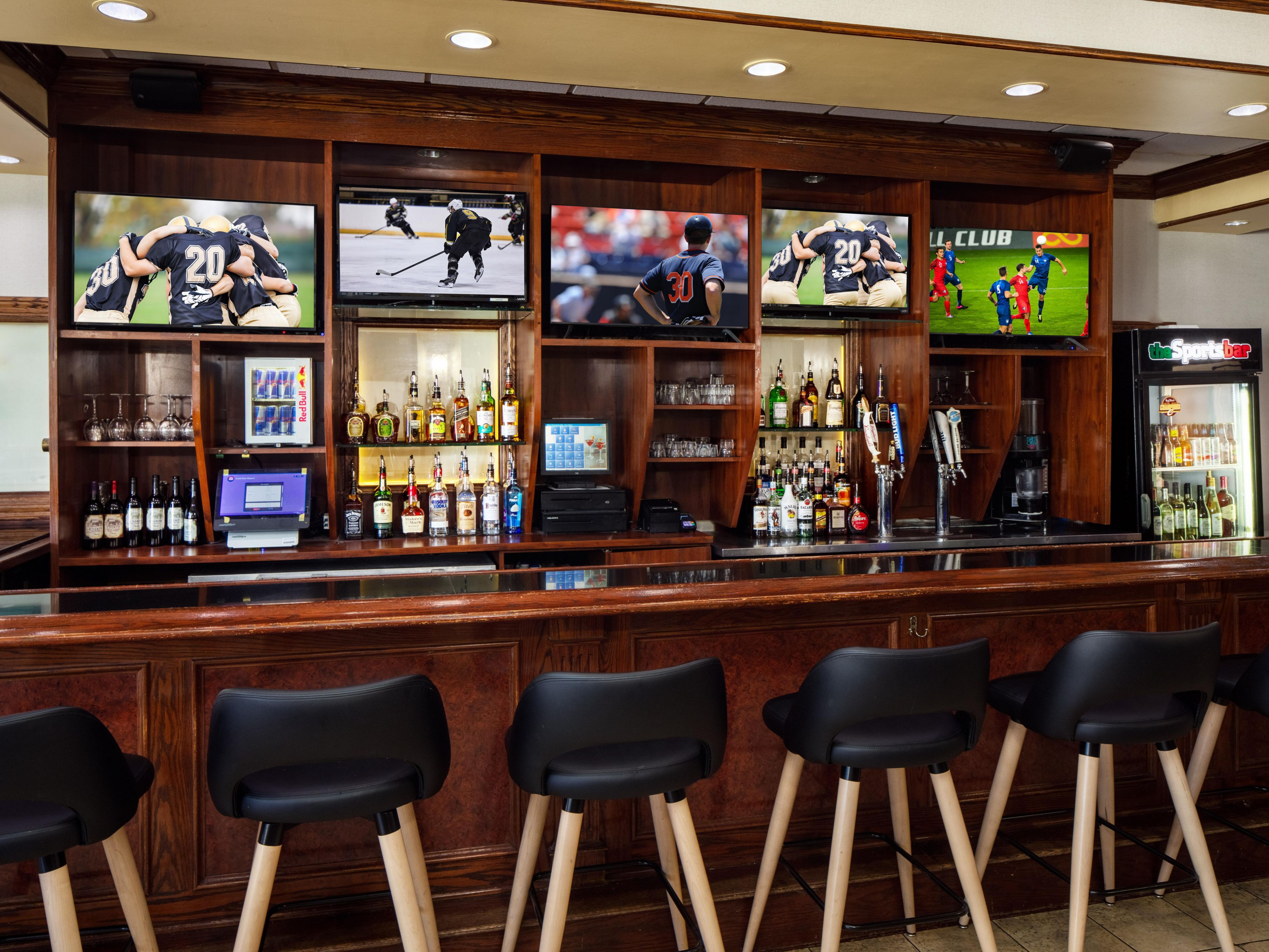 Locally owned and operated Undo's Restaurant inside the hotel offers weekly specials you will not want to miss. Monday & Tuesday Steak Night, Wednesday-Wing Night and Thursday-Italian Buffet. View the full menu by clicking the link below. 