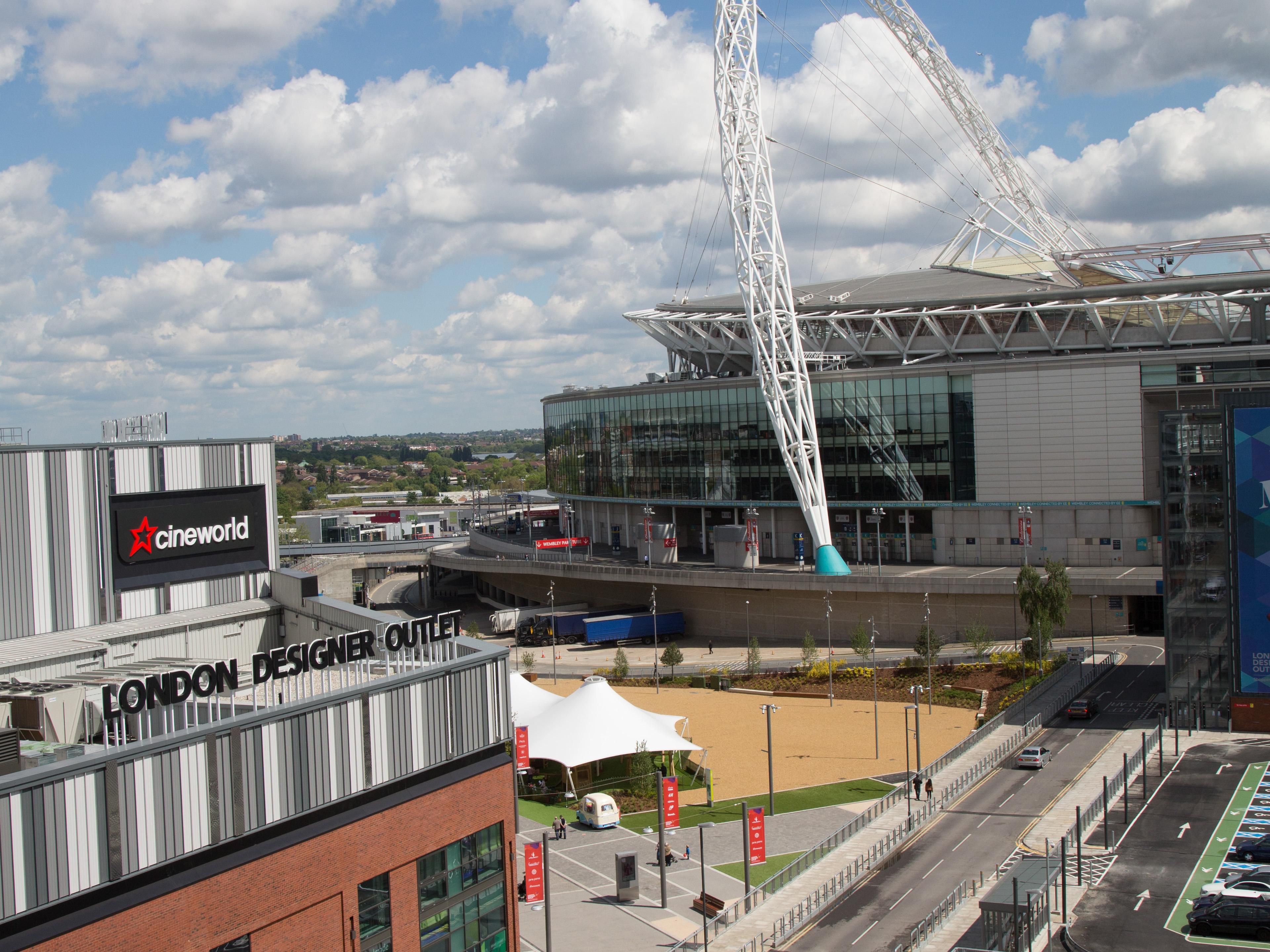 Our Wembley Park location makes us the ideal choice for attending events at The SSE Arena, Wembley Stadium, Troubadour Theatre and shopping at the London Designer Outlet. We have 250 car parking spaces onsite, charges from £15 per 24 hours, events days from £25 per day (11am - 12am) available to non-residents and residents. 