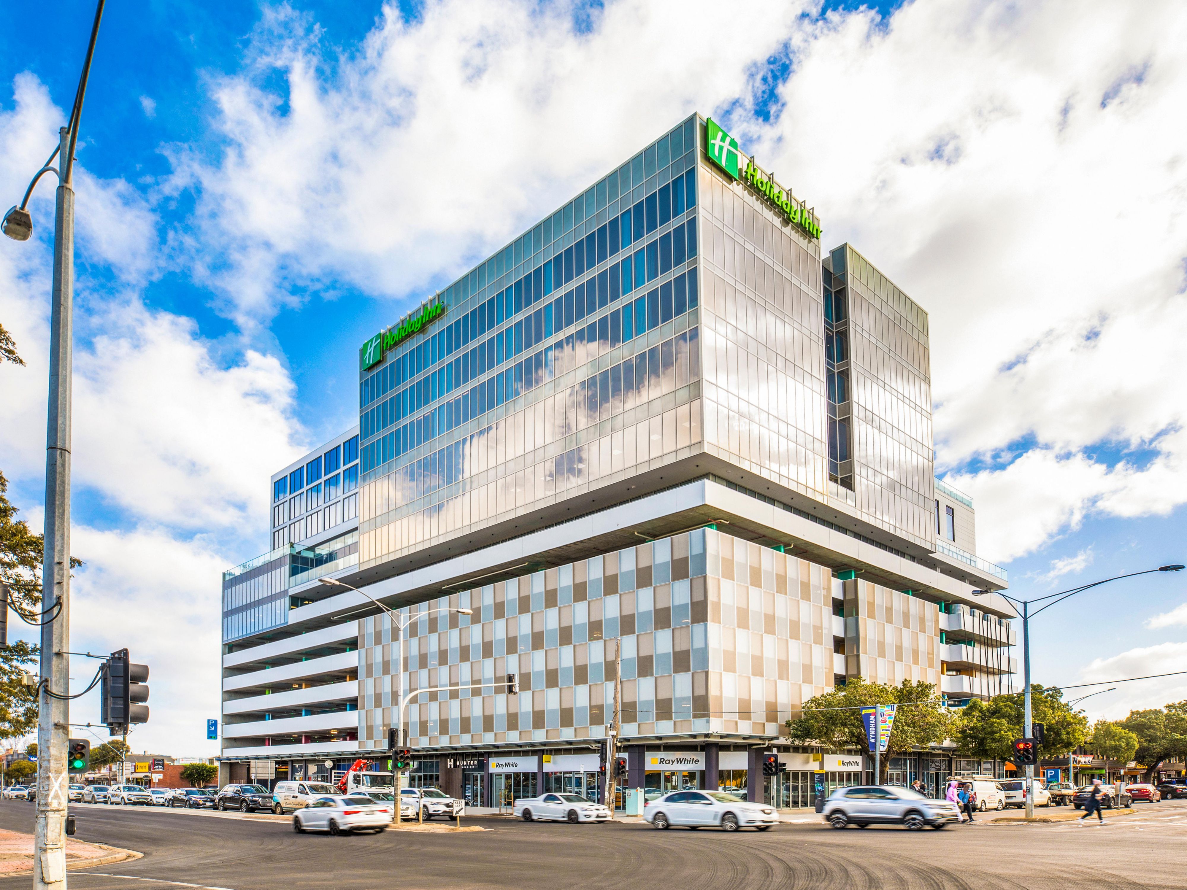 Our convenient location on Synnot Street, offers easy access to many local attractions, including Werribee Open Range Zoo, Victorian State Rose Garden, Werribee Park Mansion, National Equestrian Centre and Werribee Racecourse. Melbourne and Geelong CBDs as well as Avalon and Melbourne International Airports are just a short drive away.