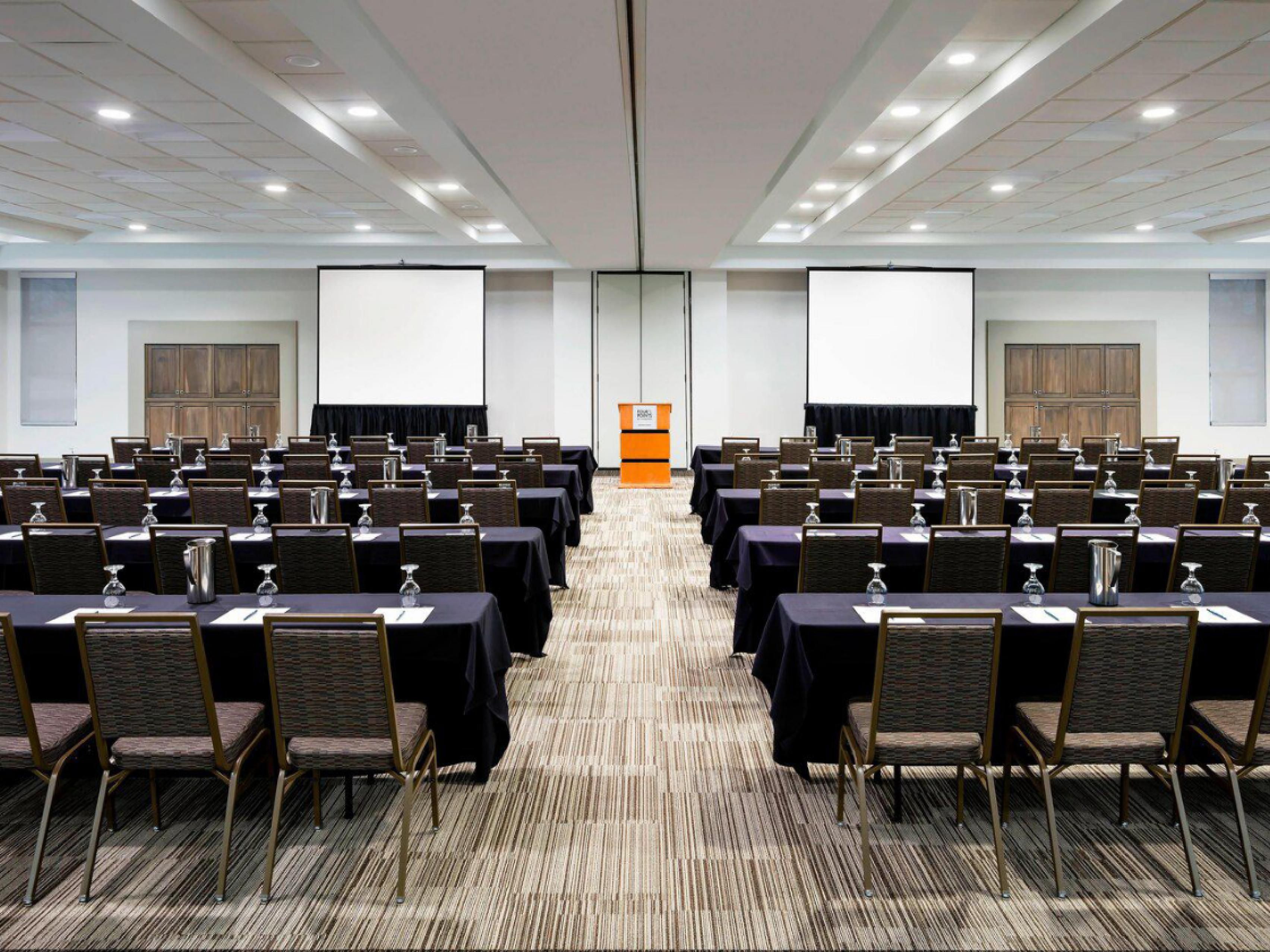 Featuring flexible meeting space arrangements, Holiday Inn Cincinnati - Liberty Way has the ability to host your next meeting from 10 to 250 guests. Please inquire with our sales team for meeting space rental and flexible catering options.