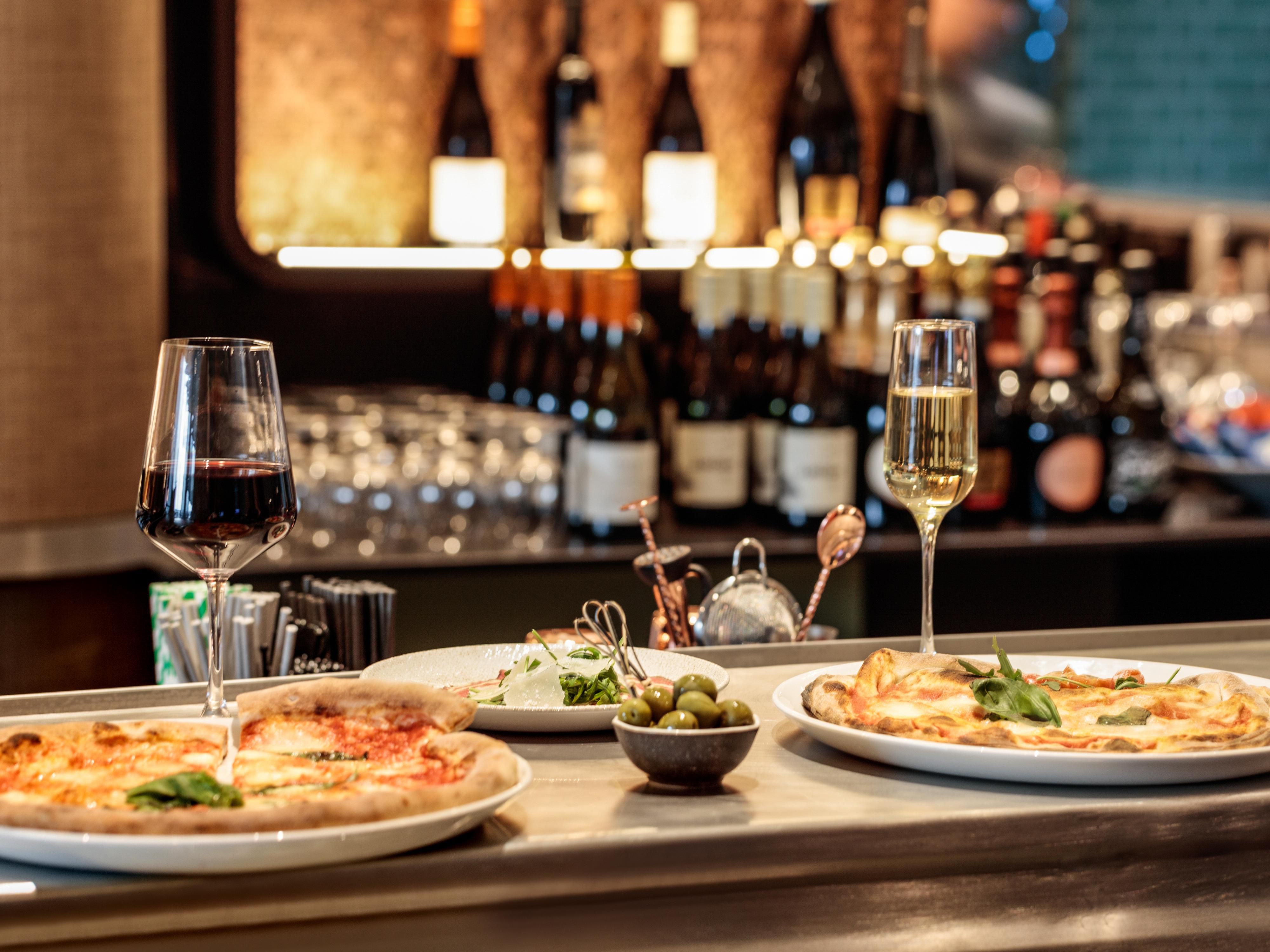 Heathrow Airport Hotels on Bath Road | Holiday Inn London - Heathrow ...