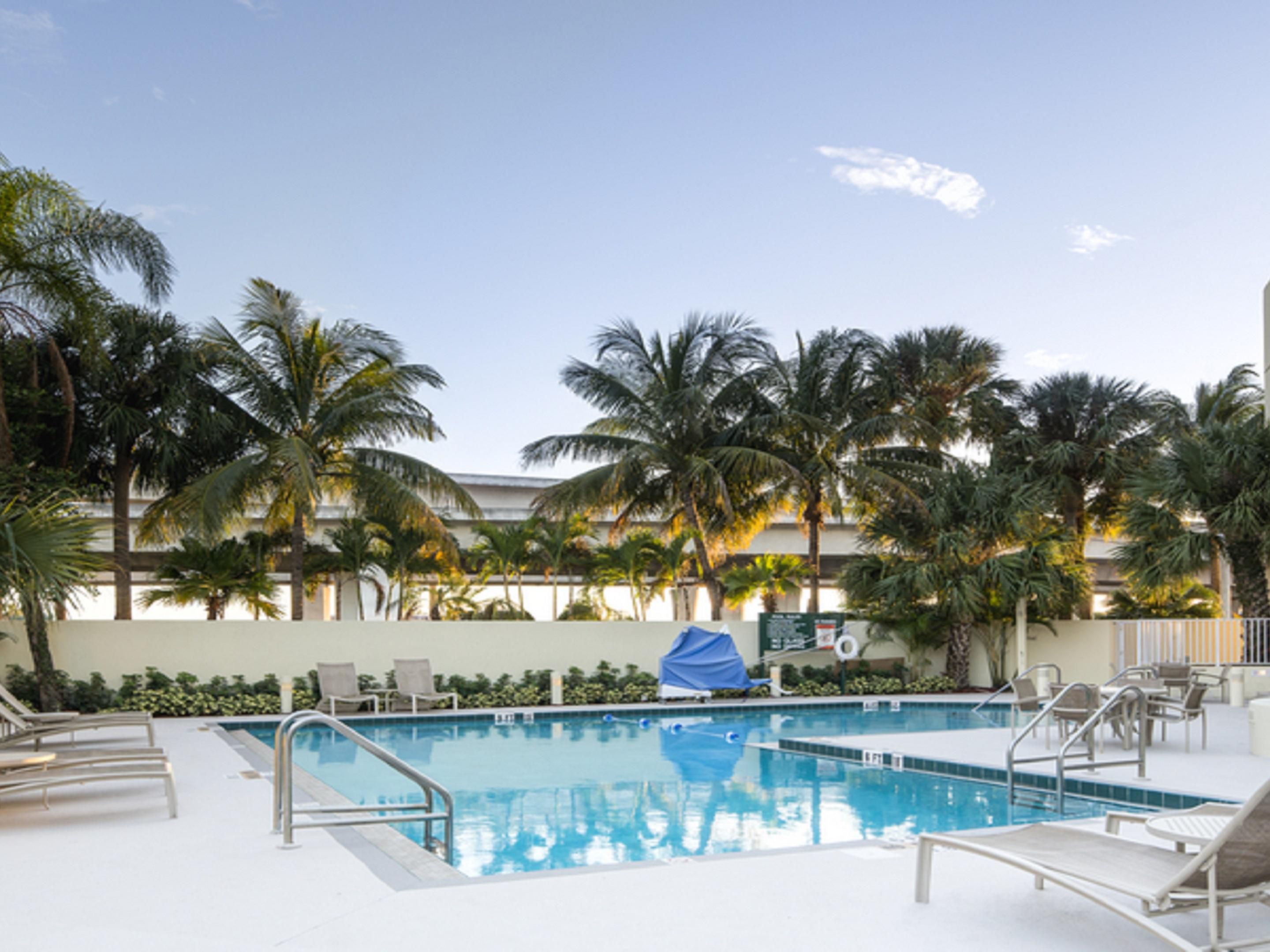 There’s no better place to be than poolside. Relax by our outdoor pool and soak up the West Palm Beach sun. Swim and cool off after a day of sightseeing or meetings. Enjoy some family time, put on your headphones, and relax with music and a refreshing drink from our restaurant.