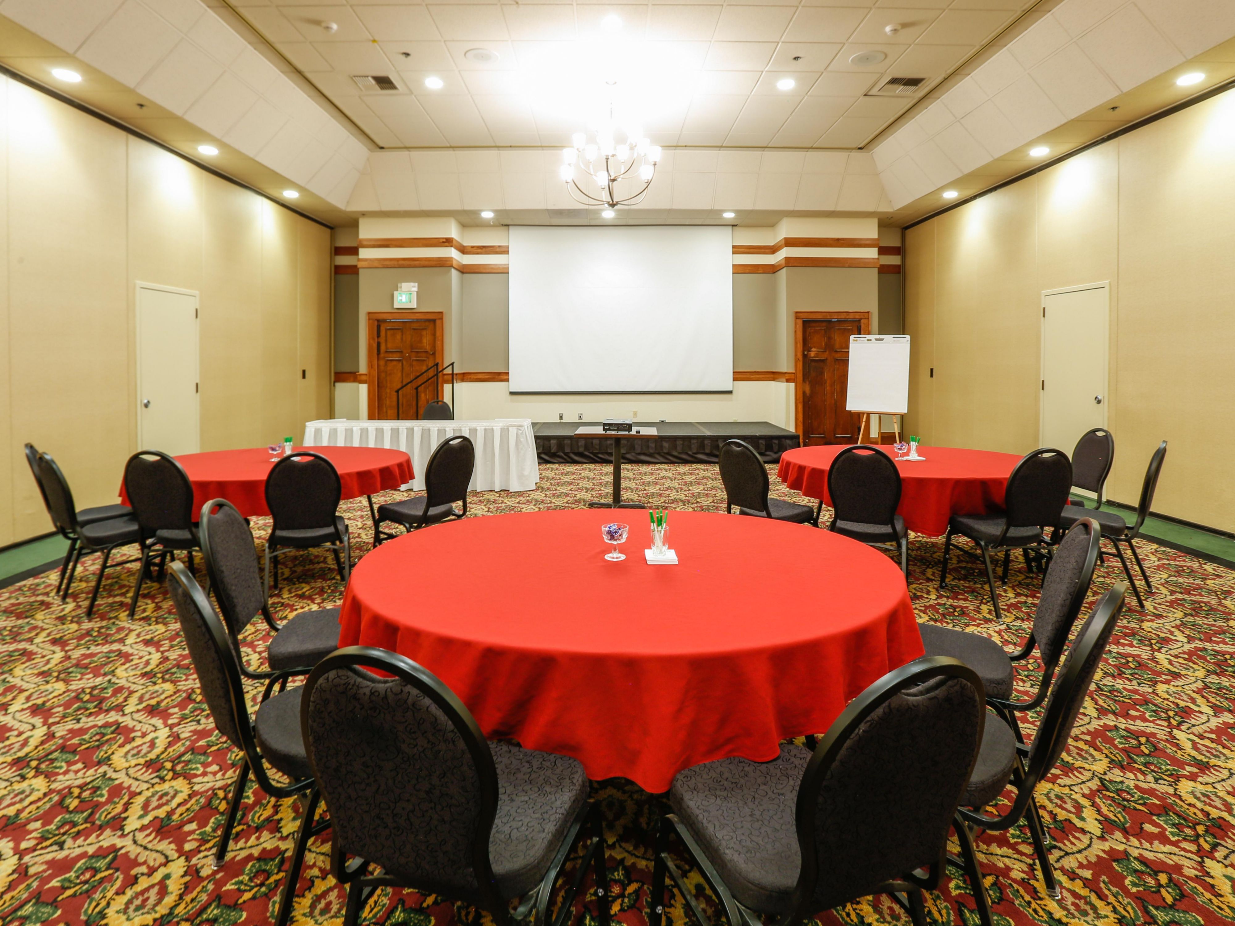 The Holiday Inn® West Yellowstone has spaces designed for intimate corporate meetings, large conferences and weddings. But the truth is, we specialize in inspired, memorable events. So whether you're a bride-to-be or a corporate retreat coordinator, set your experience somewhere boundless.
