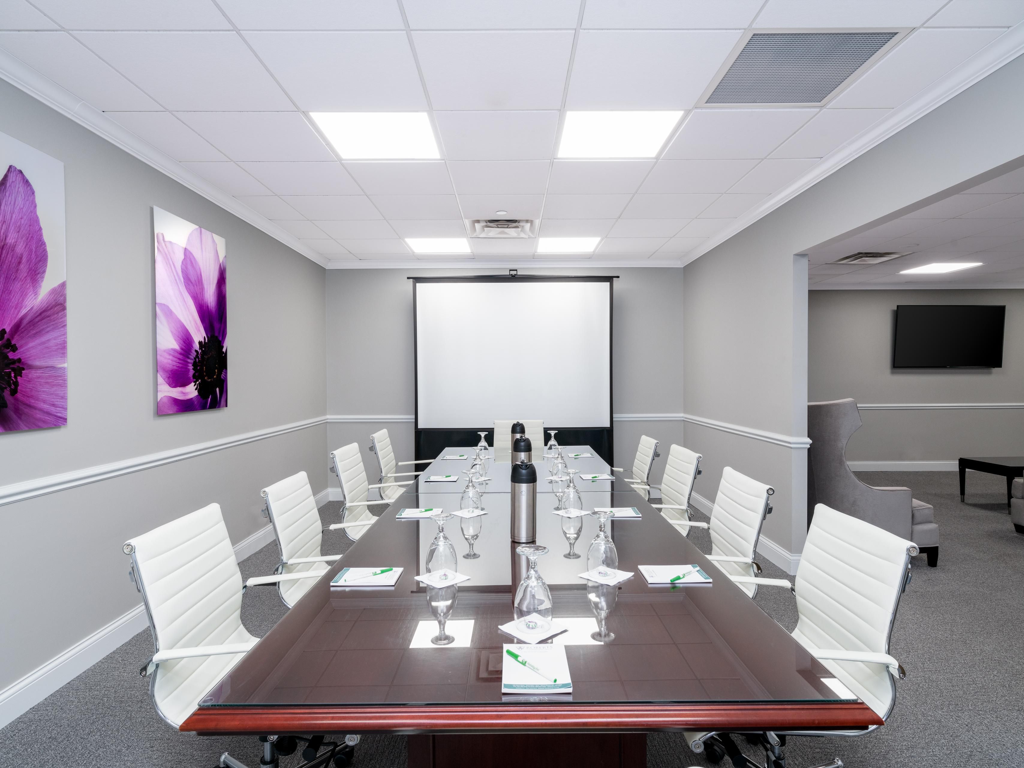 Hotel is able to comply with current social distancing guidelines