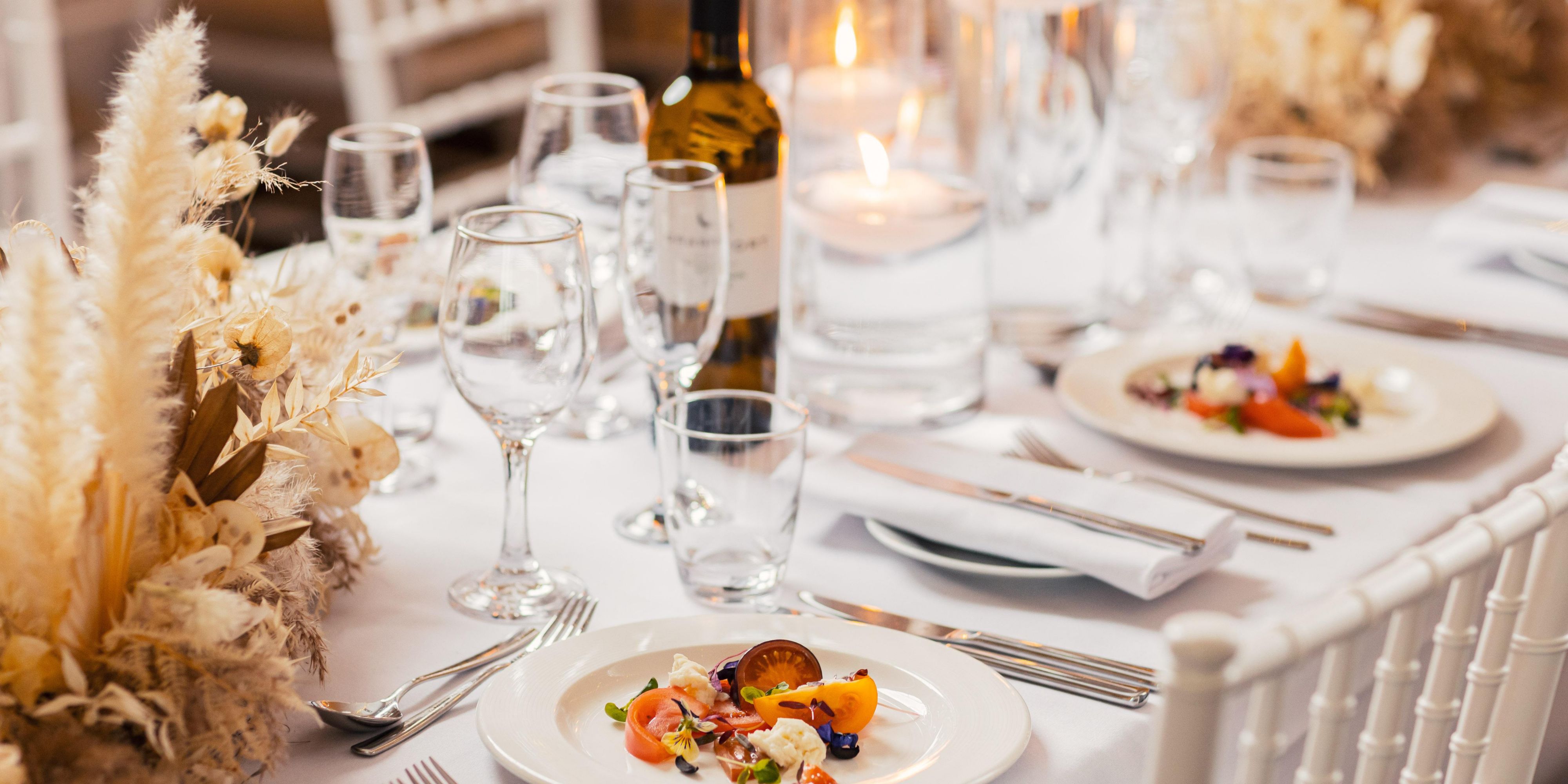 Contemporary and spacious, voco Winchester makes the perfect wedding venue. Choose from our carefully compiled packages or make something bespoke just for you. Enjoy drinks and photos on the lawn and terrace before indulging in a sumptuous wedding breakfast. 