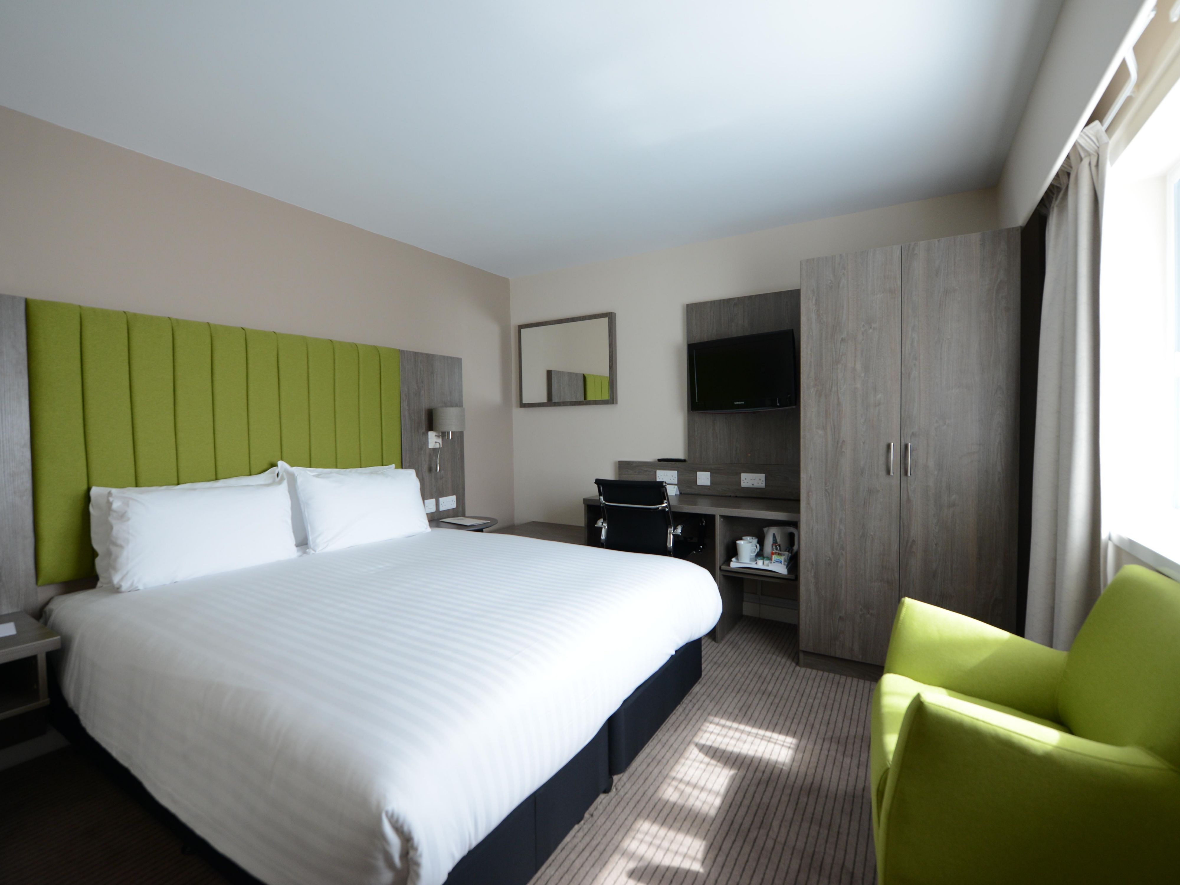 Standard Room with Kingsize Bed & Air conditioning