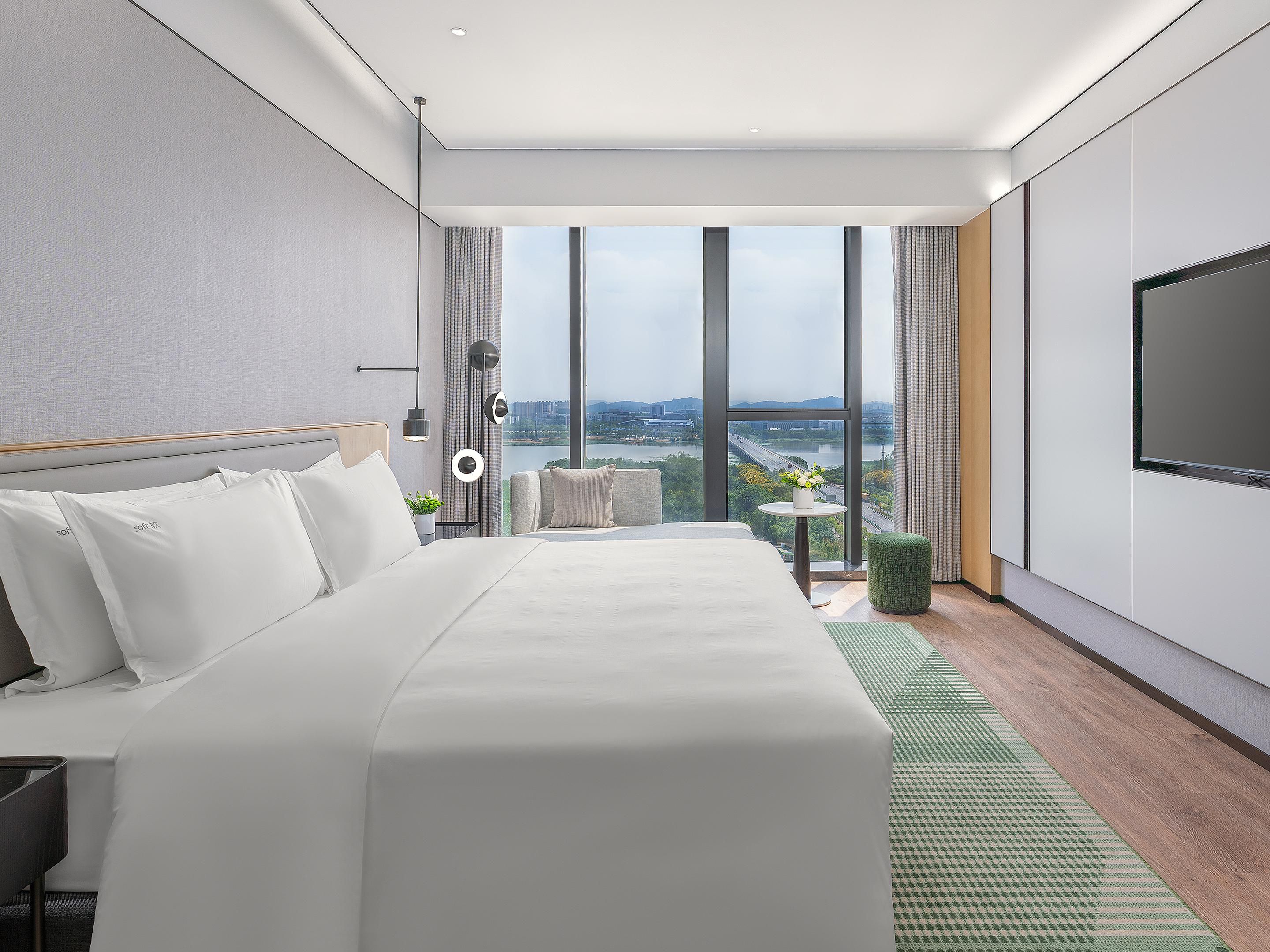 غرفة نزلاء بسرير كبير جداً