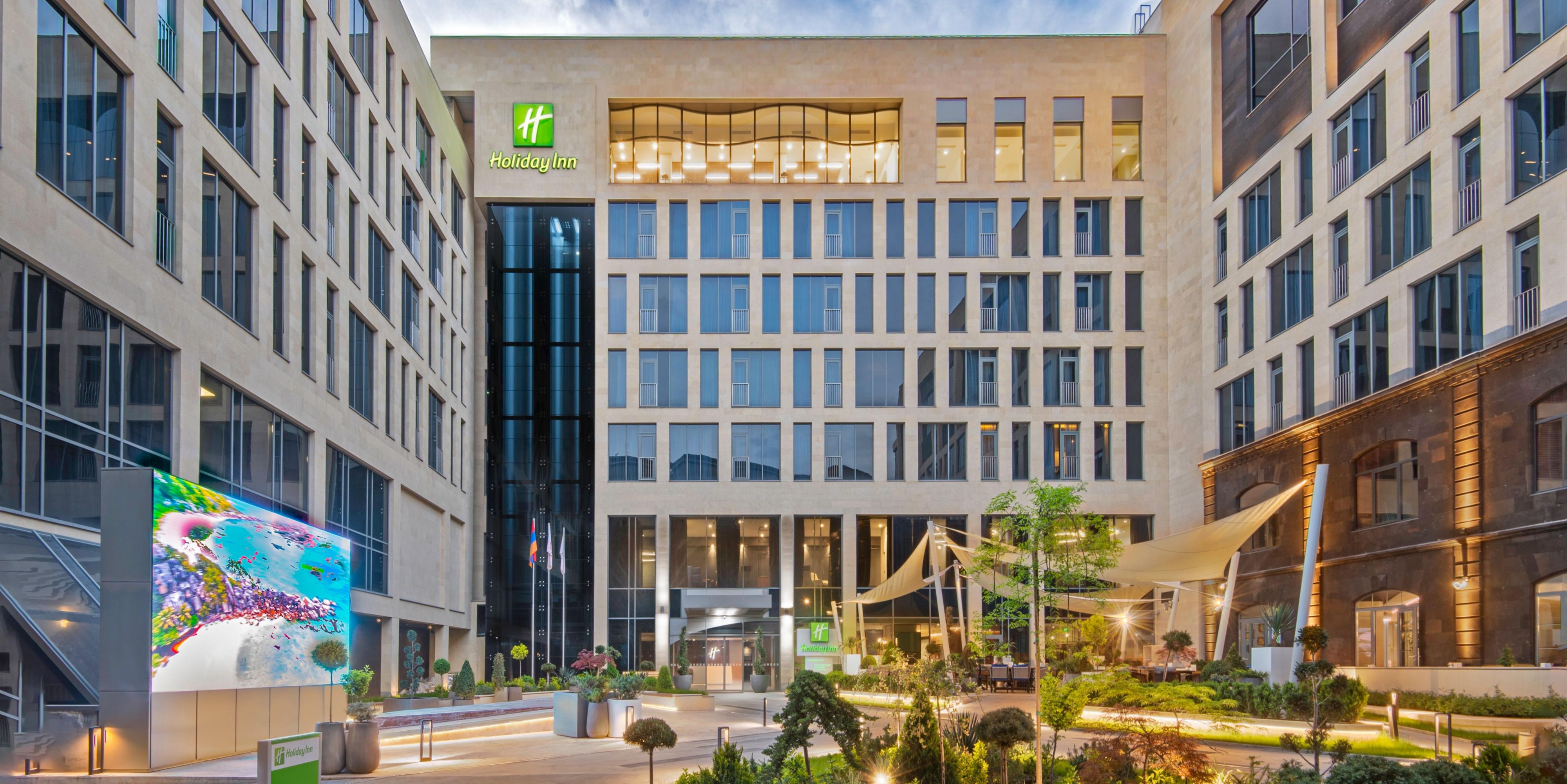 Отель в Yerevan, | Отель Holiday Inn Yerevan - Republic Square