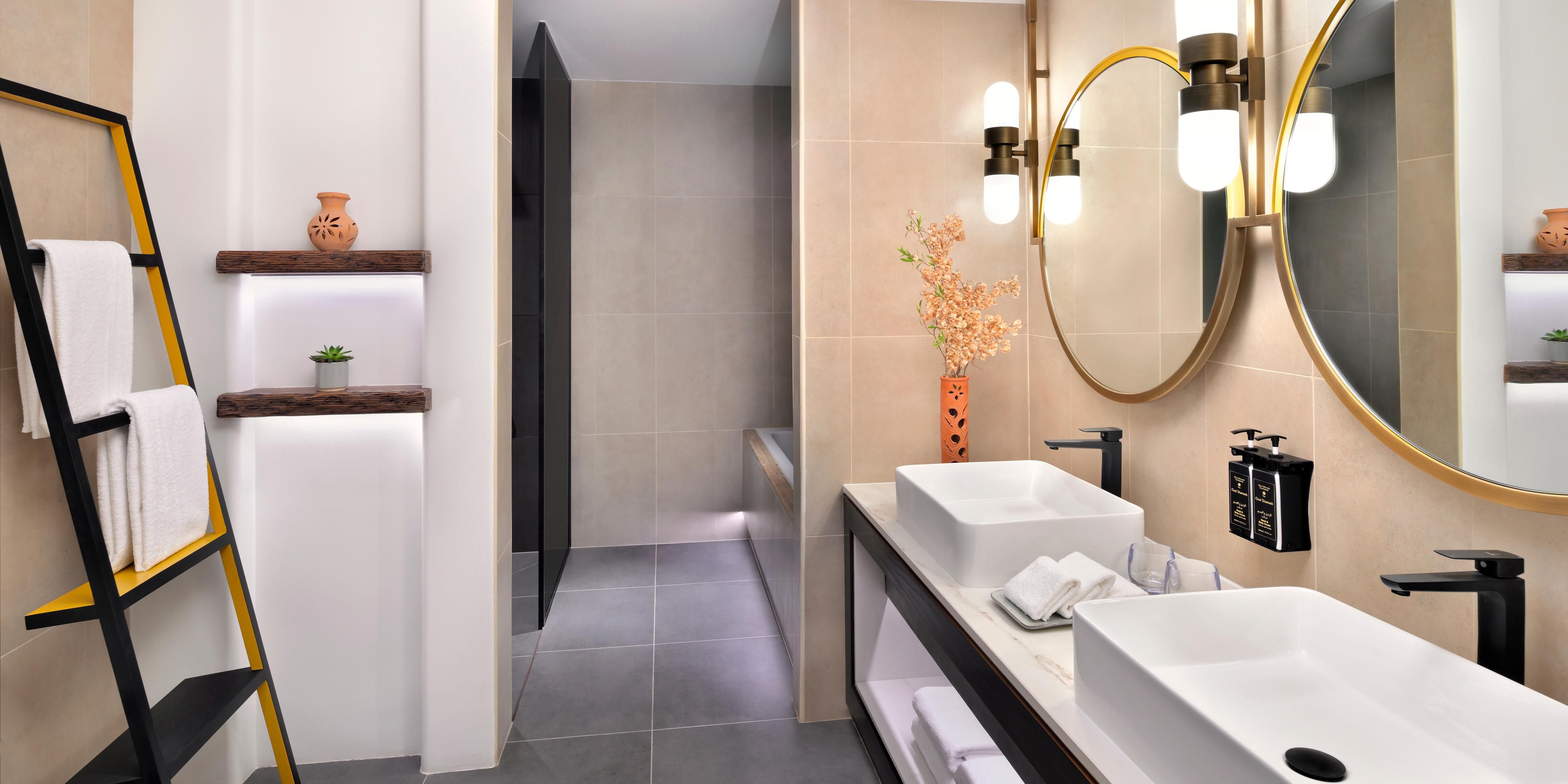 Ensuite bathroom with marble vanity, rainshower and bathtub