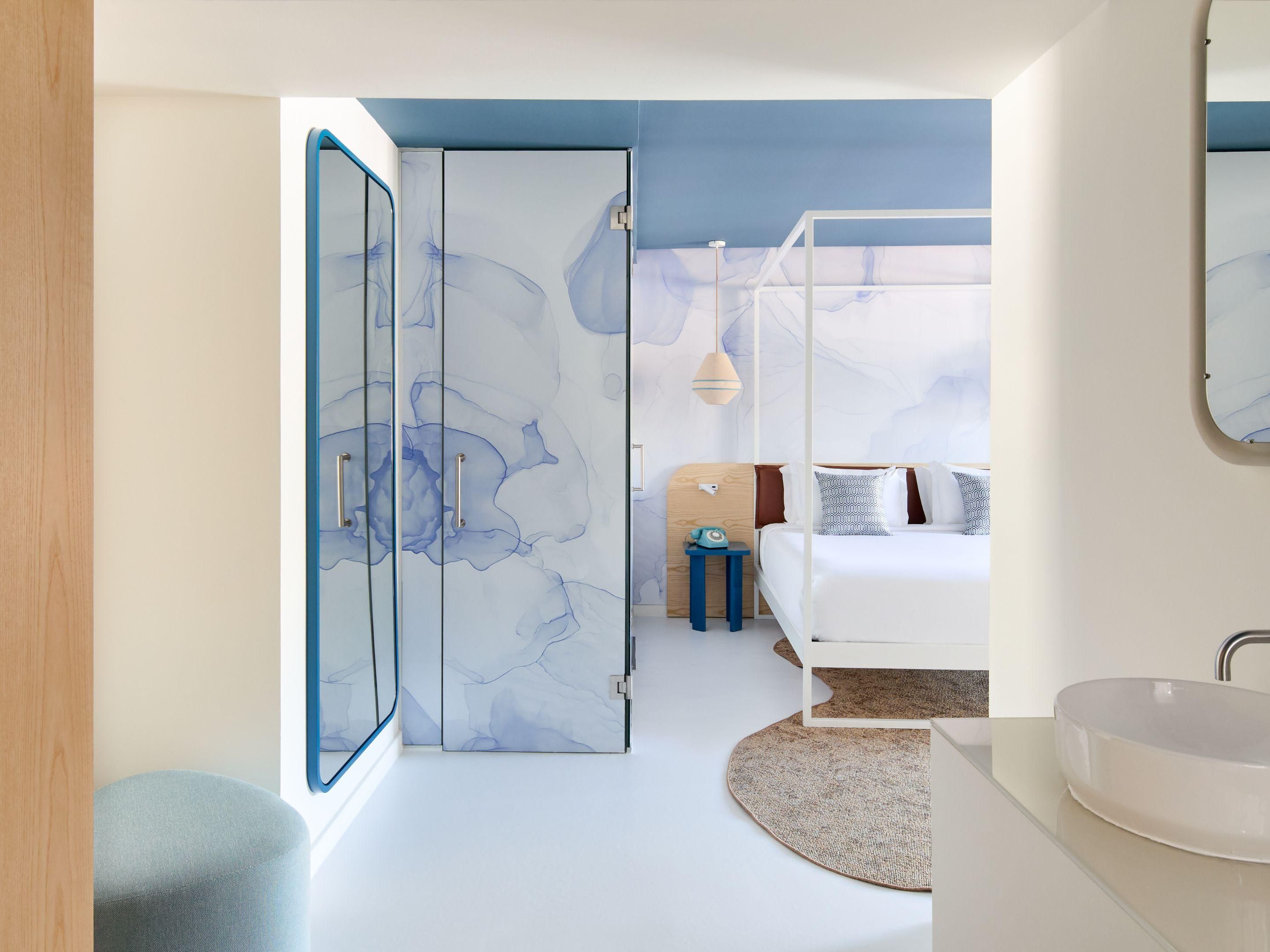 Enjoy a decorated room with your stay at Hotel Indigo Albufeira.
