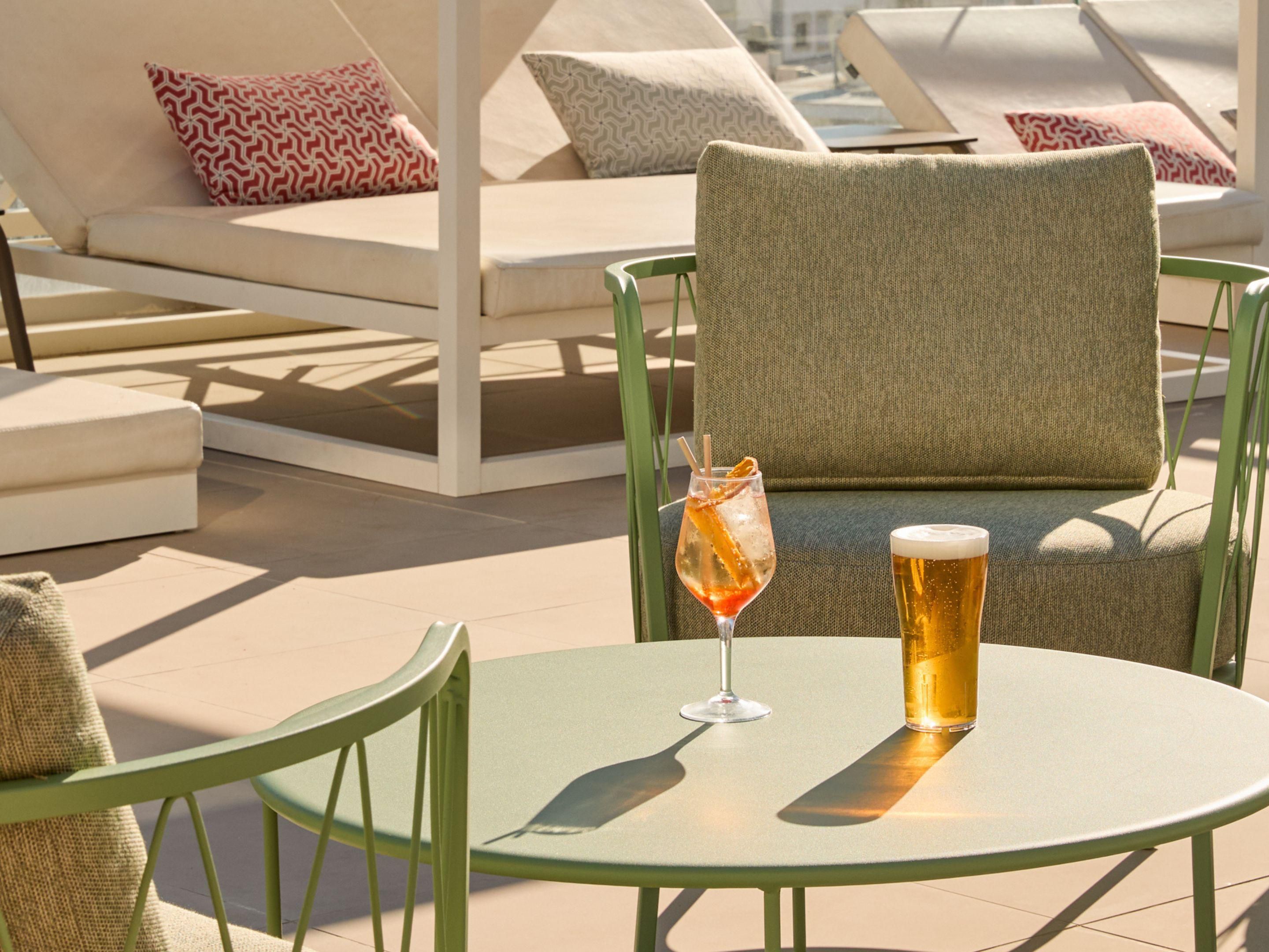 Enjoy a drink in the sun at the Hotel Indigo Albufeira.