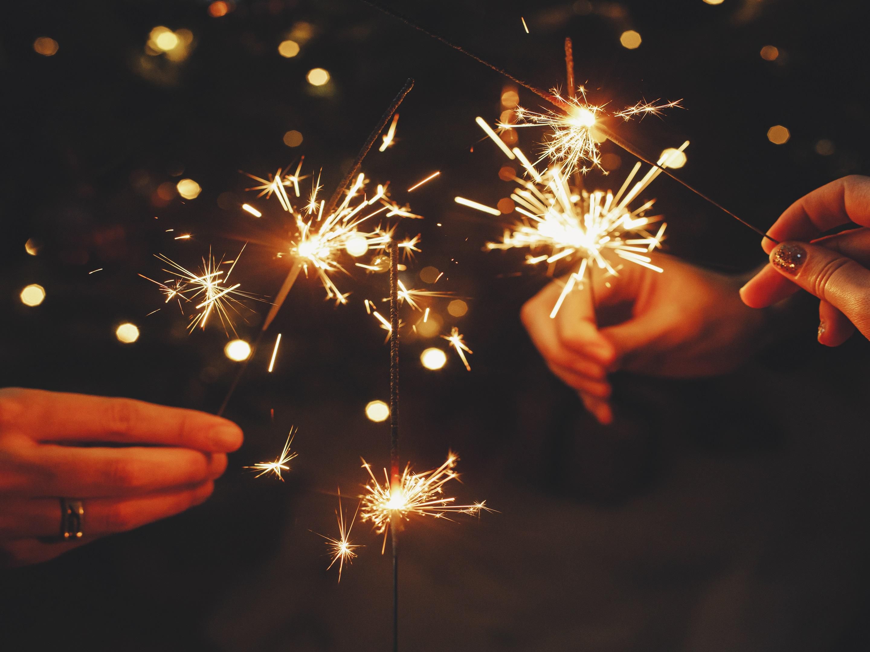 Stay at the heart of the festivities – Carpe Nox, one of Portugal’s biggest New Year’s parties, is just around the corner. A short walk away, at Fisherman’s Beach, the celebrations come alive with live concerts, entertainment and street food. After the show, keep the energy going in Oura, with bars, clubs, and an unforgettable start to 2026.