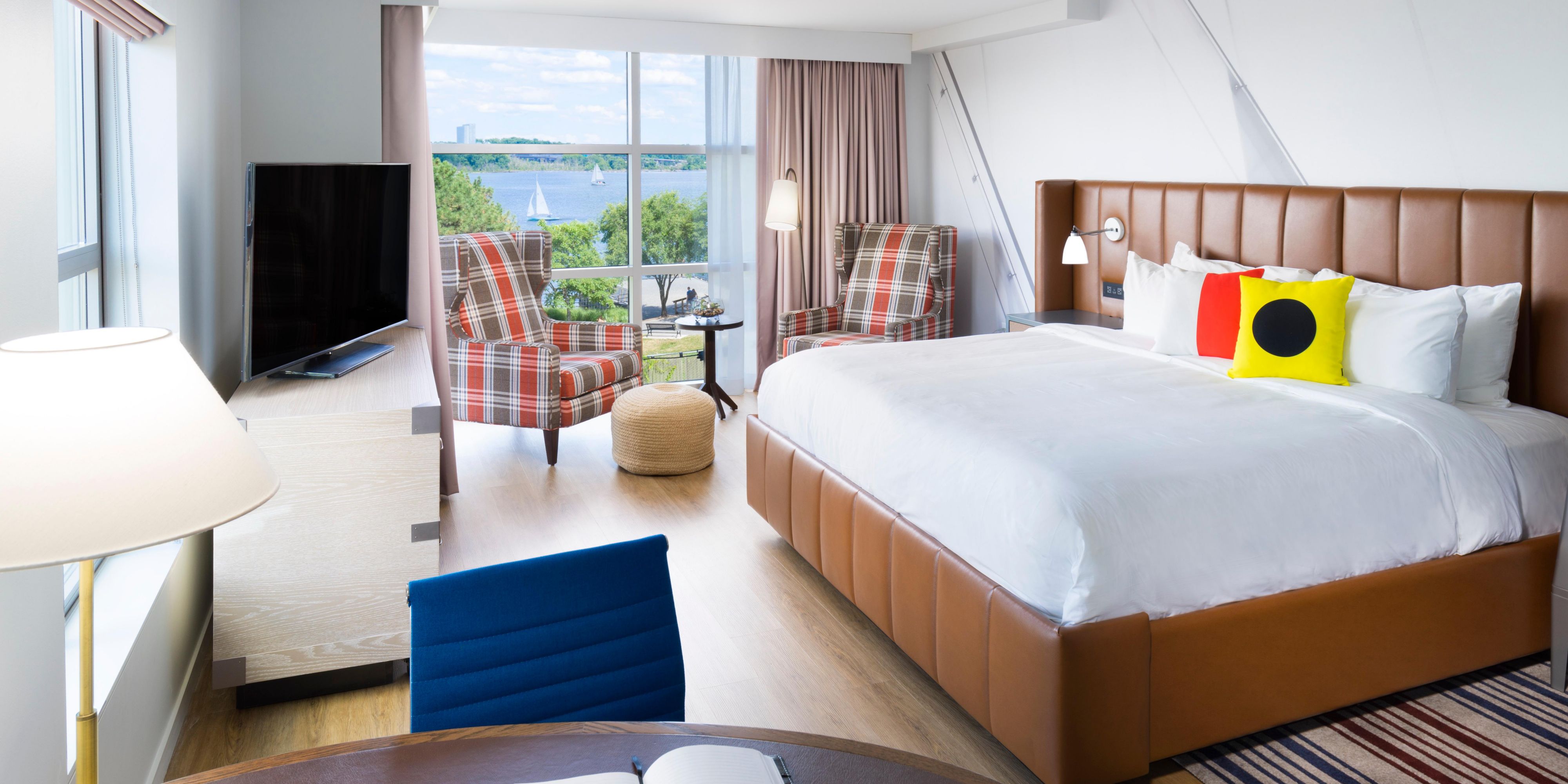 King Corner Riverview Room