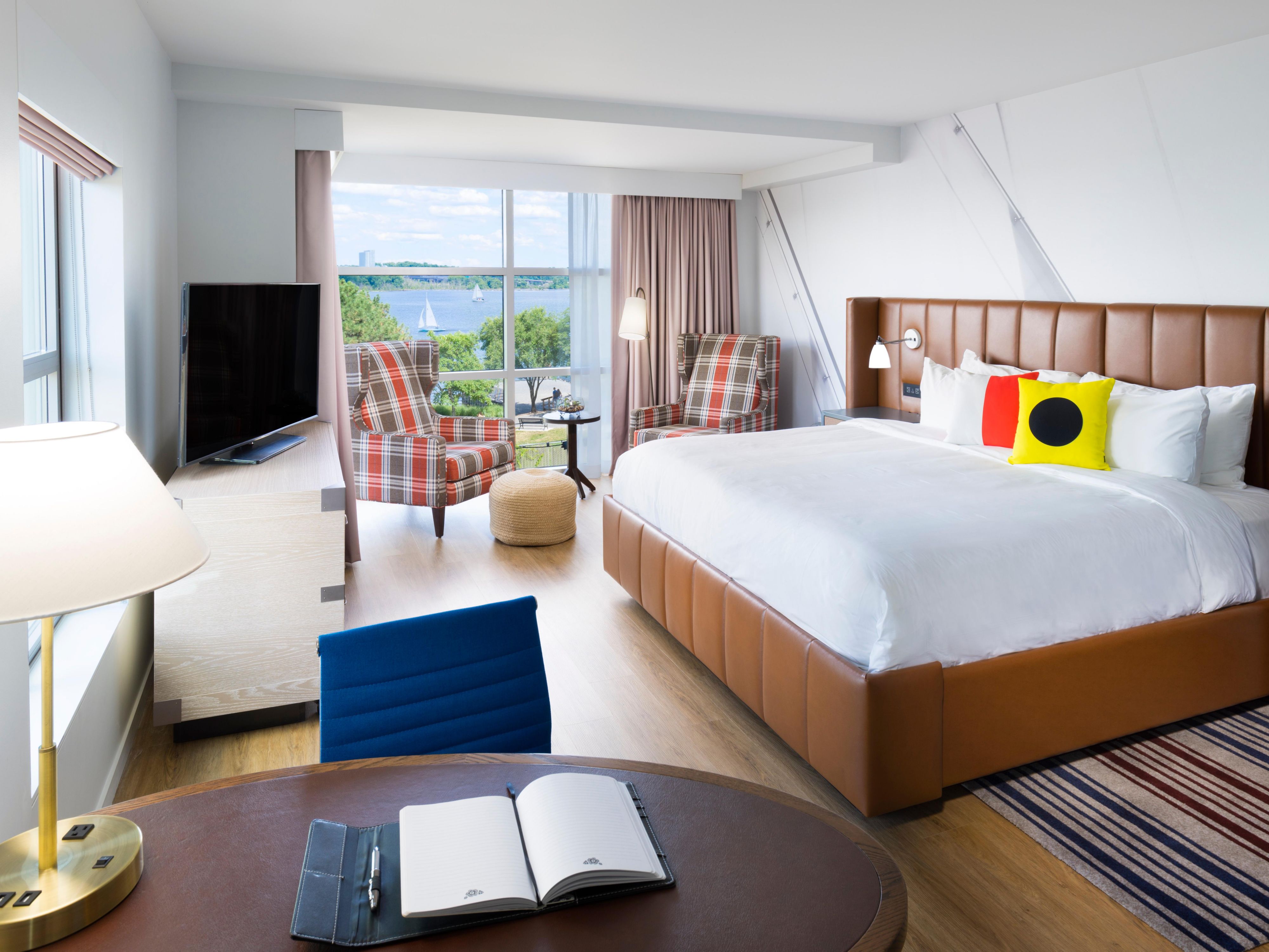 Premium room with view of Potomac River
