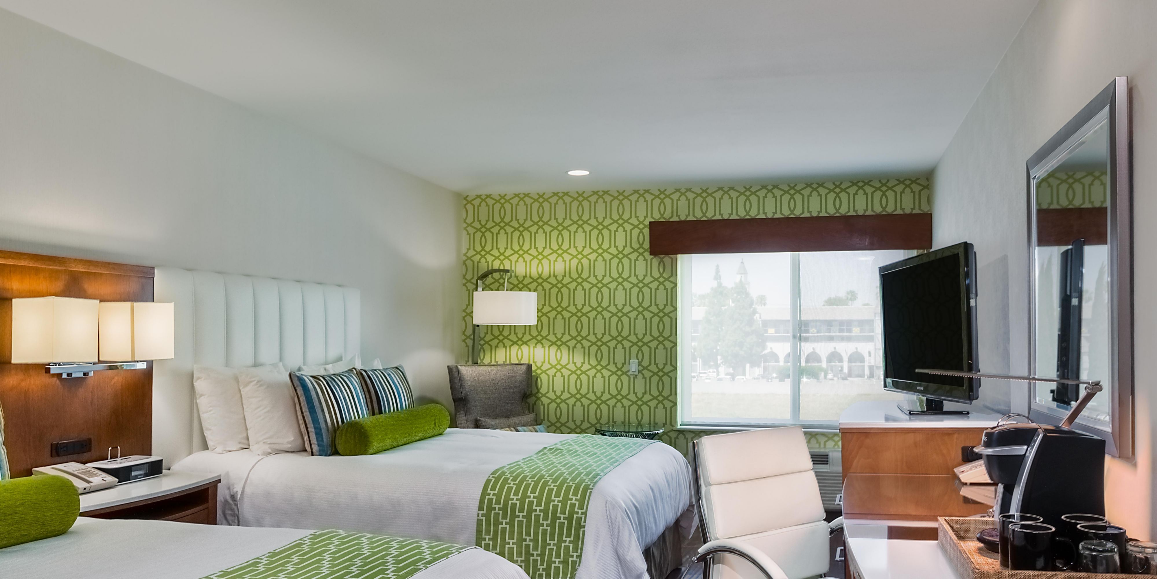 غرفة نزلاء بسرير كبير