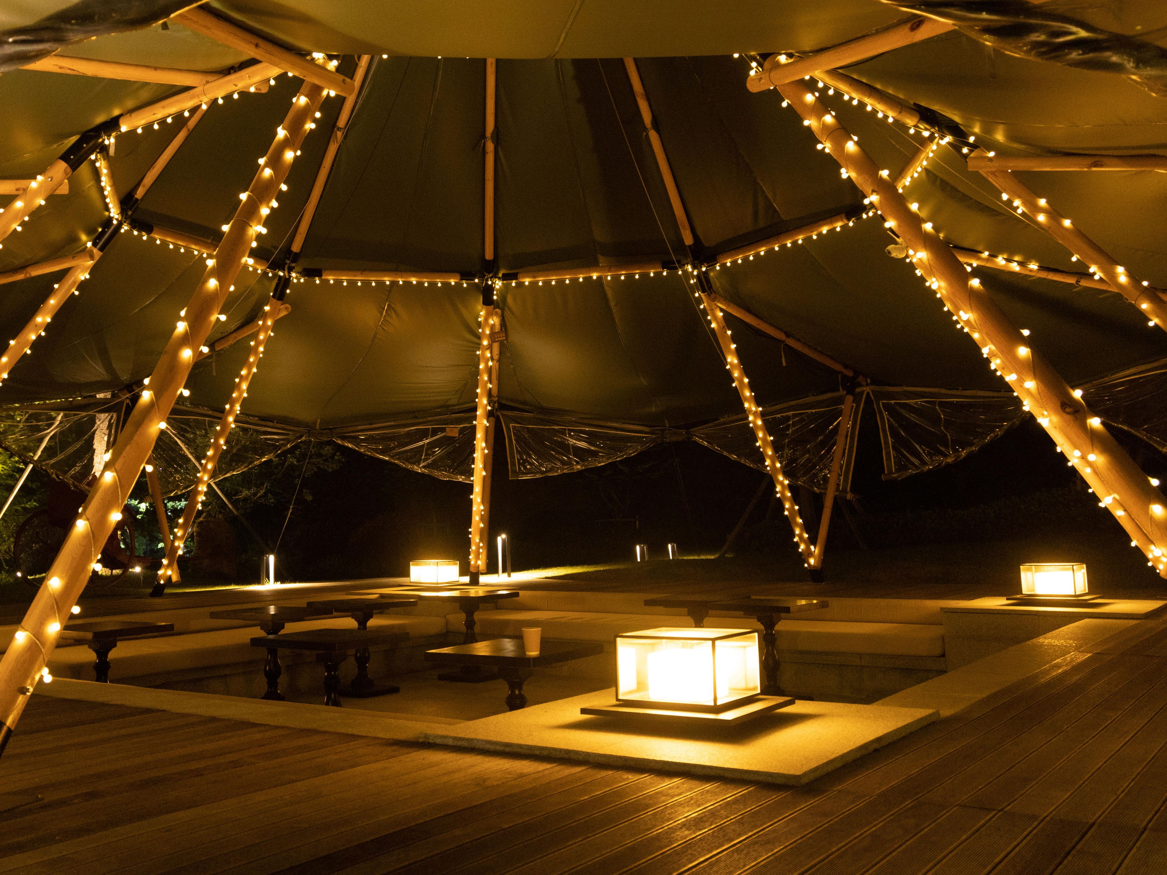 The "Gathering Tent": Your all-day retreat. Enjoy sunlit teas, aromatic barbecues, and winter bonfires for cozy songs or tranquil moments by the fire. Where cherished memories are made, season after season.