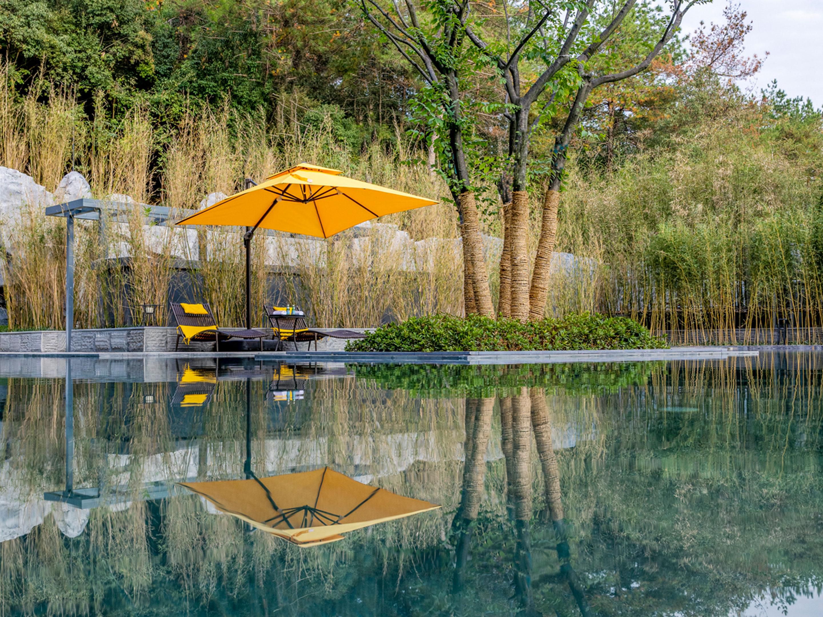 Designed with families in mind, our infinity pool features adjacent areas for adults and children. An ideal setting for parents to unwind and kids to play, all while enjoying the breathtaking vista together.