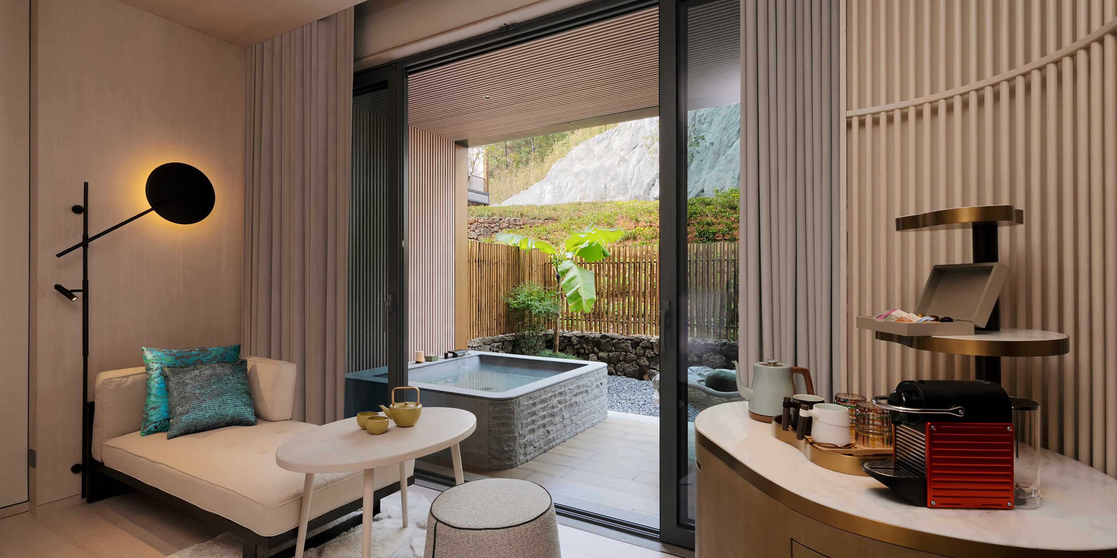 อ่างอาบน้ำกลางแจ้ง