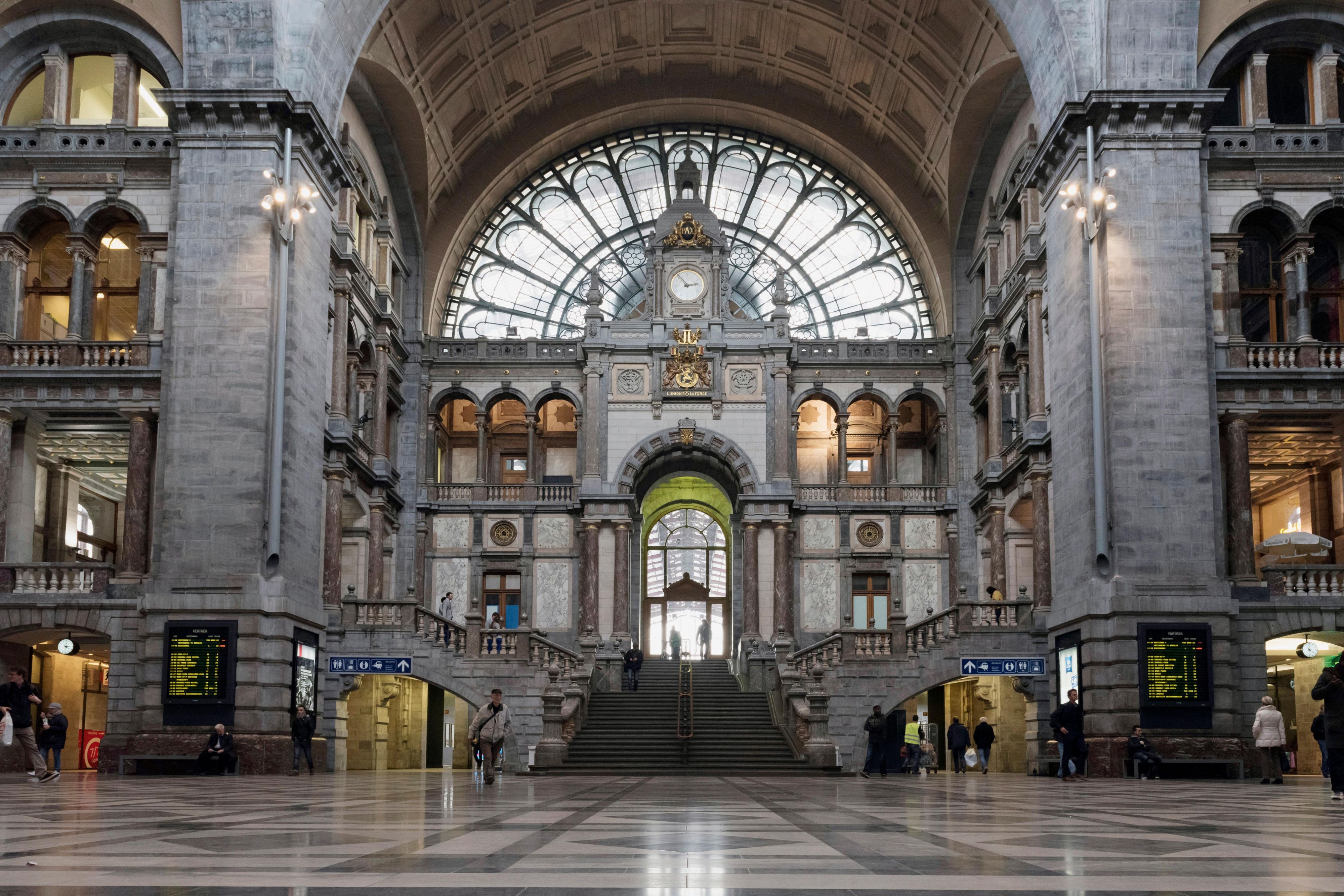 Did you know Antwerp Central station is one the most beautiful stations in the world?
Hotel Indigo Antwerp – City Centre is located just at the doorstep of this majestic building and offers countless connections to major European cities and the Brussels International Airport. Definitely worth a visit!