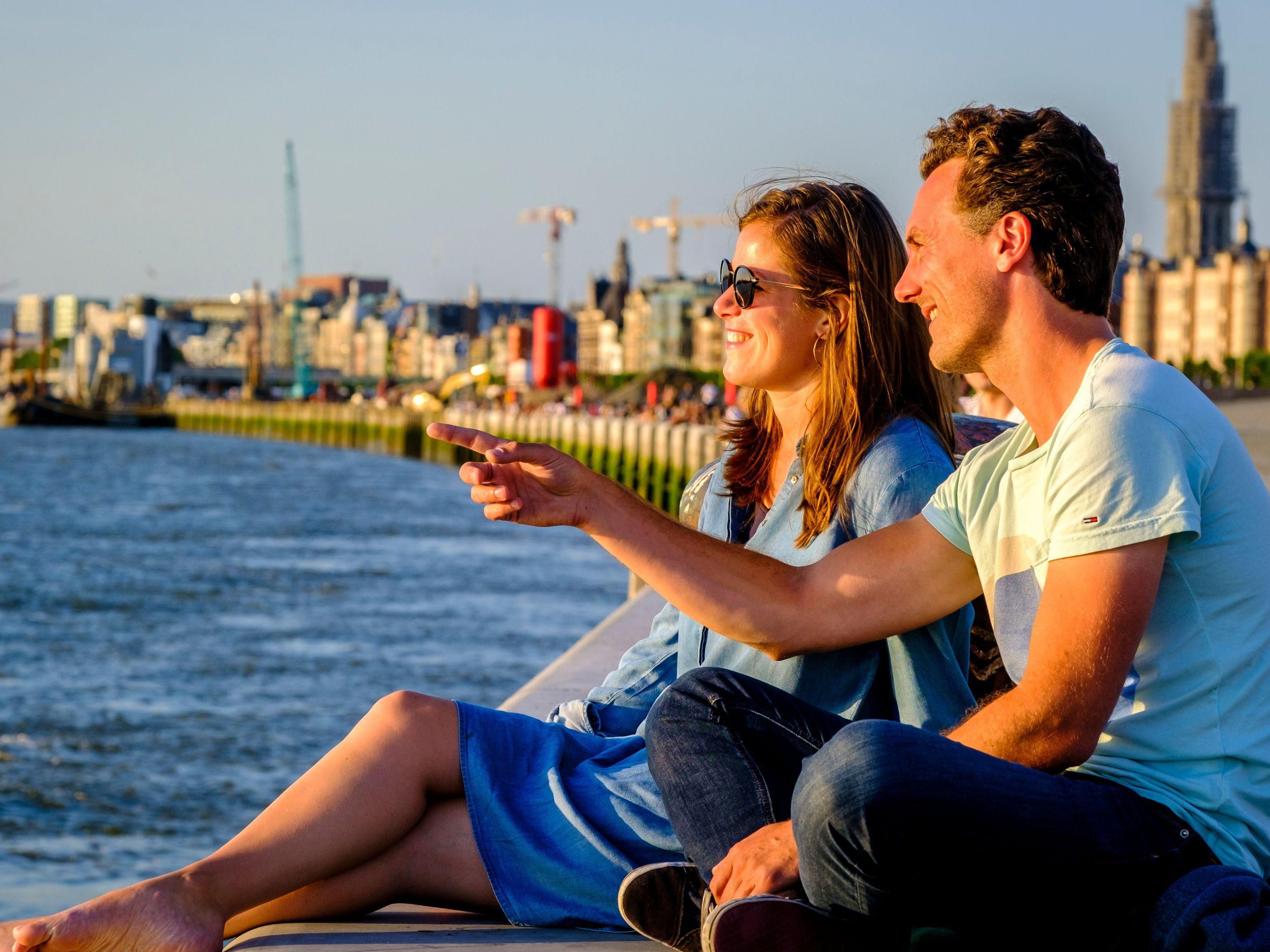  Stay at Hotel Indigo Antwerp – City Centre, just steps from the station and the city's top sights. Enjoy stylish rooms, local design touches, and sunny courtyard drinks at our Be Twisted brasserie! Book your stay today!