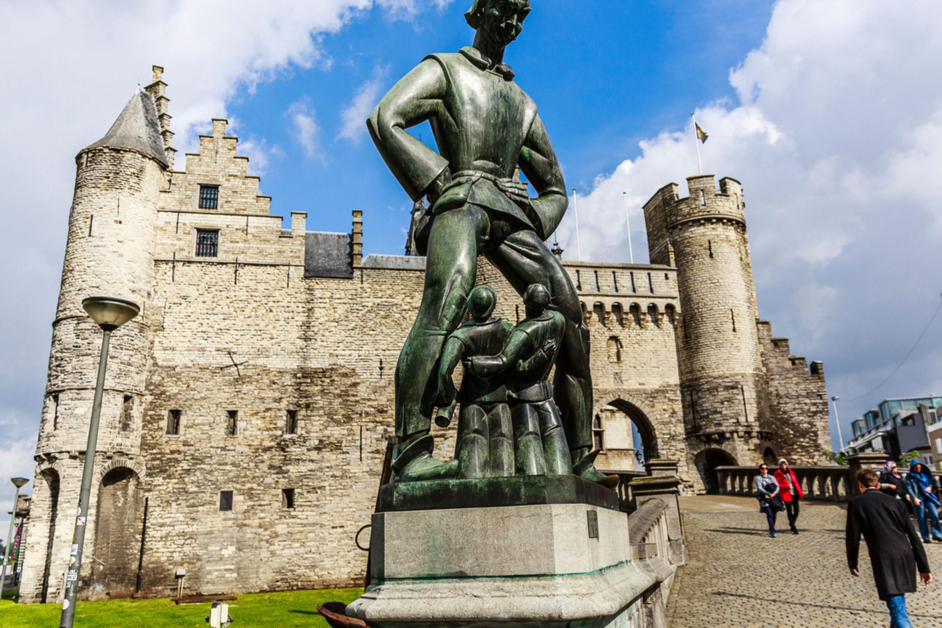 Het Steen is a centuries-old fortress house, located in the Historical city center of Antwerp at the River ‘De Schelde’. Het Steen also houses a Visitor Centre, the perfect introduction to the Capital of Cool: Antwerp. Gather info about the city, or buy great local products. Follow the trail and go on an interactive room-by-room journey.