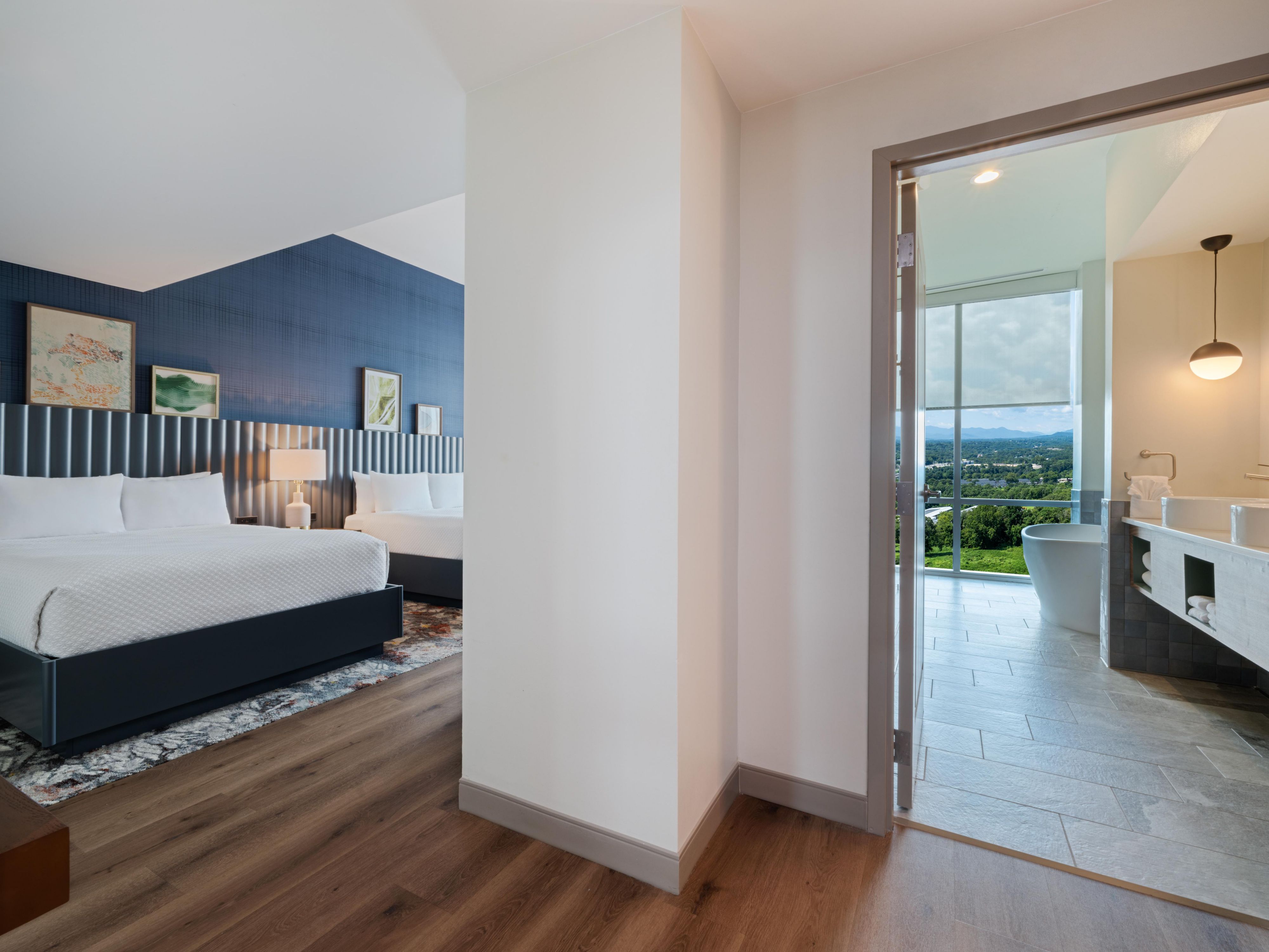 Queen/Queen Premium Guest Room