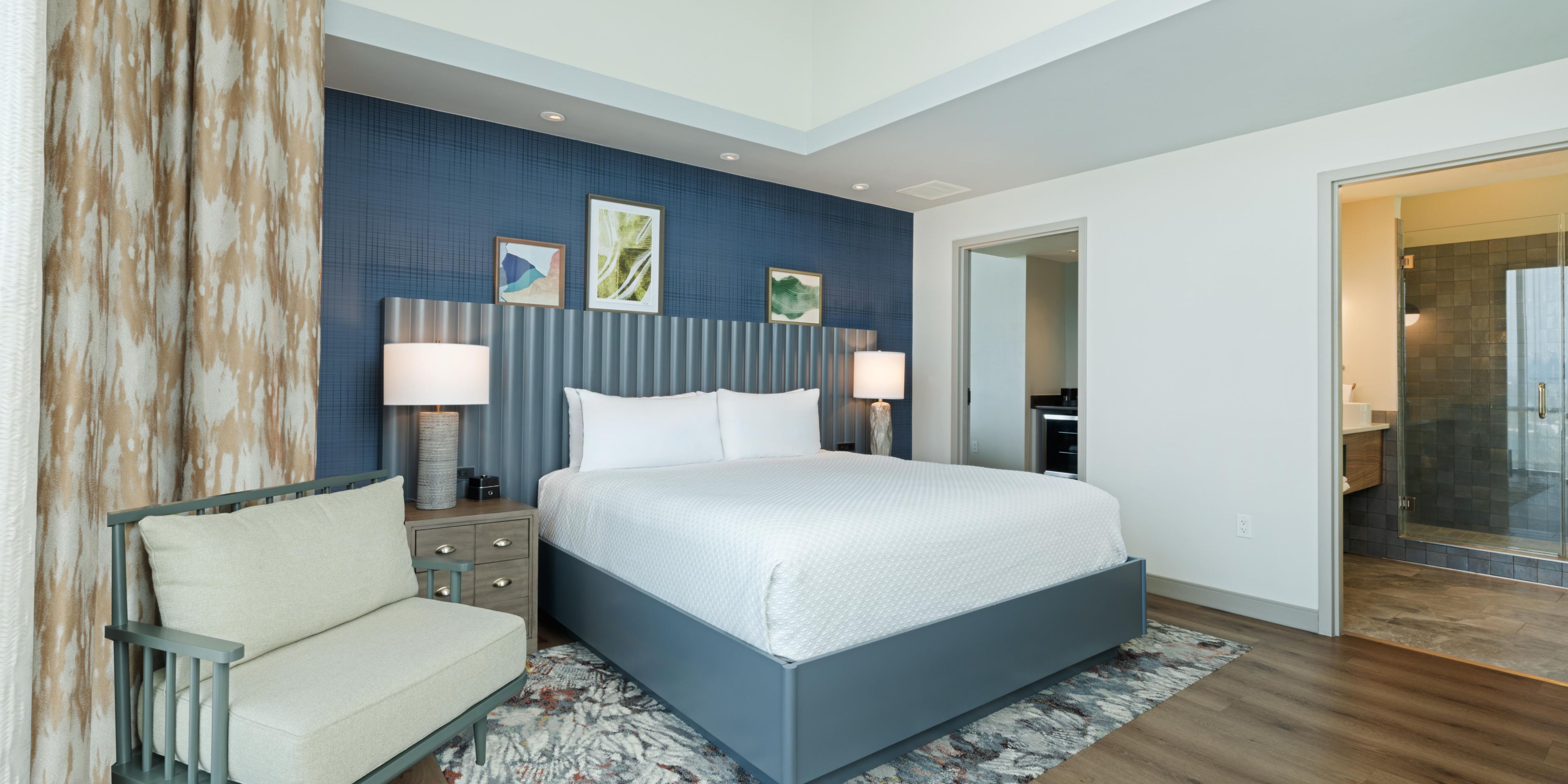 King Suite with Panoramic Views and Balcony