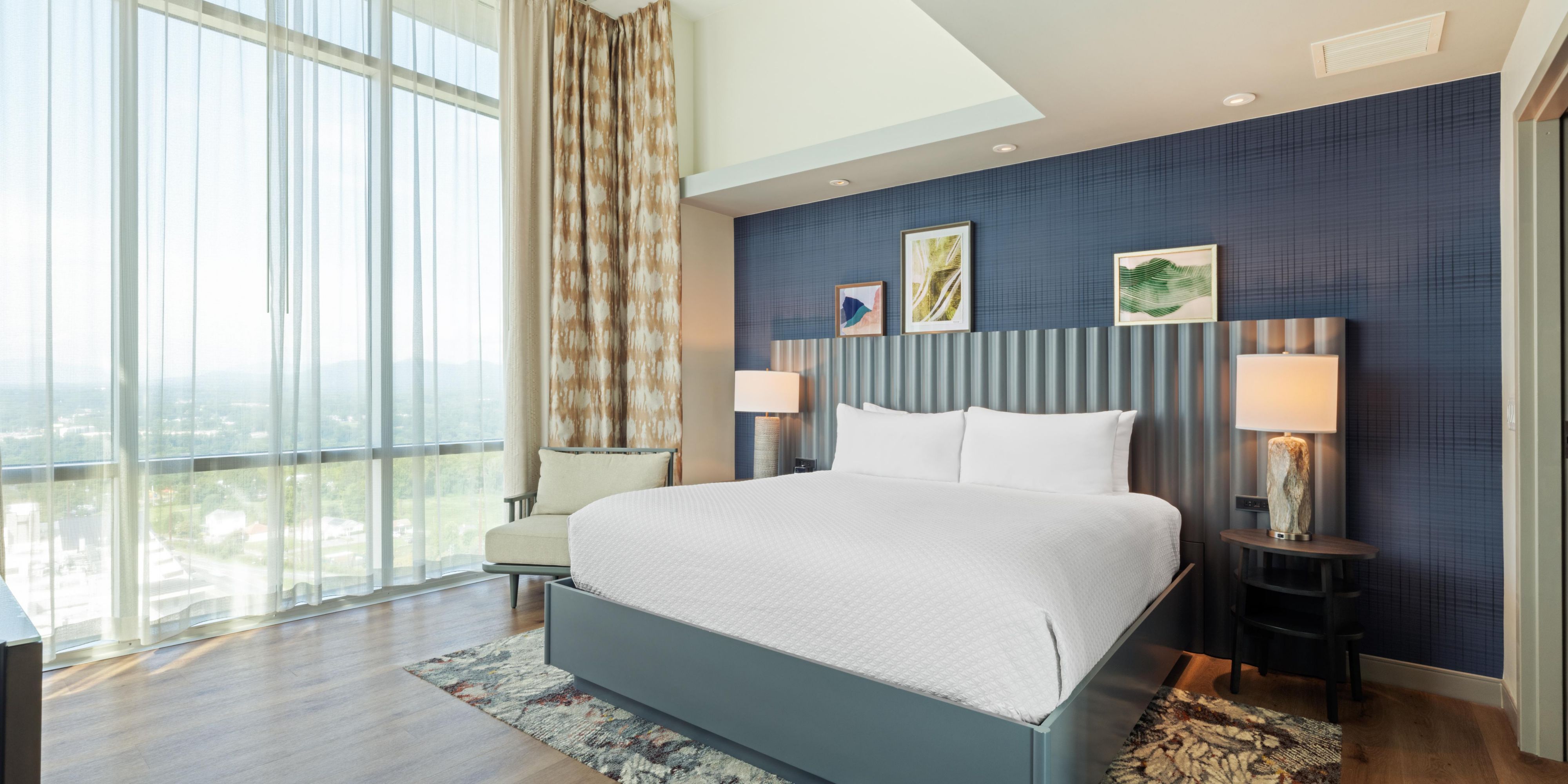 King Suite with Panoramic Views and Balcony bedroom