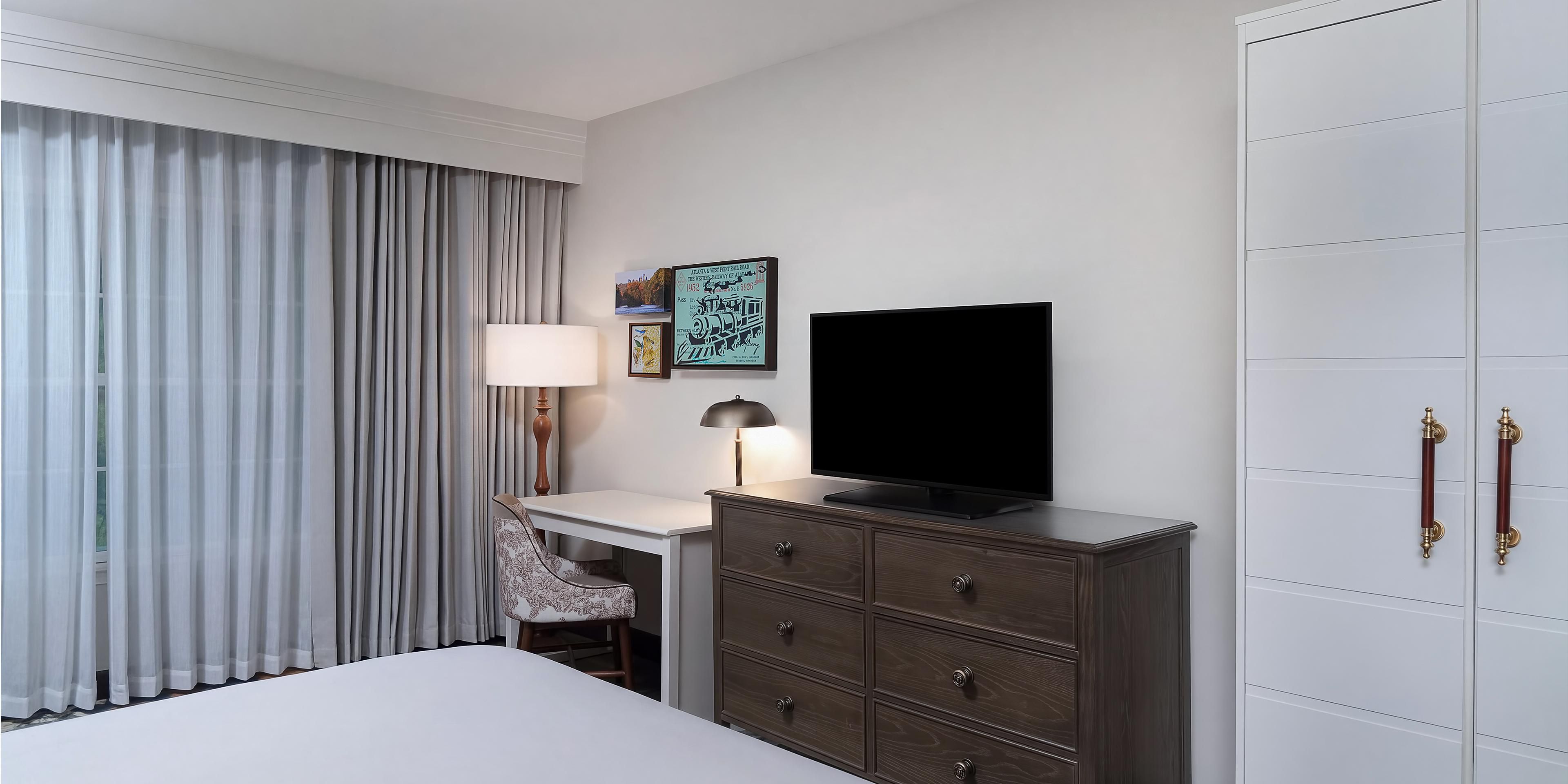 Spacious boutique king room in Atlanta’s Vinings area