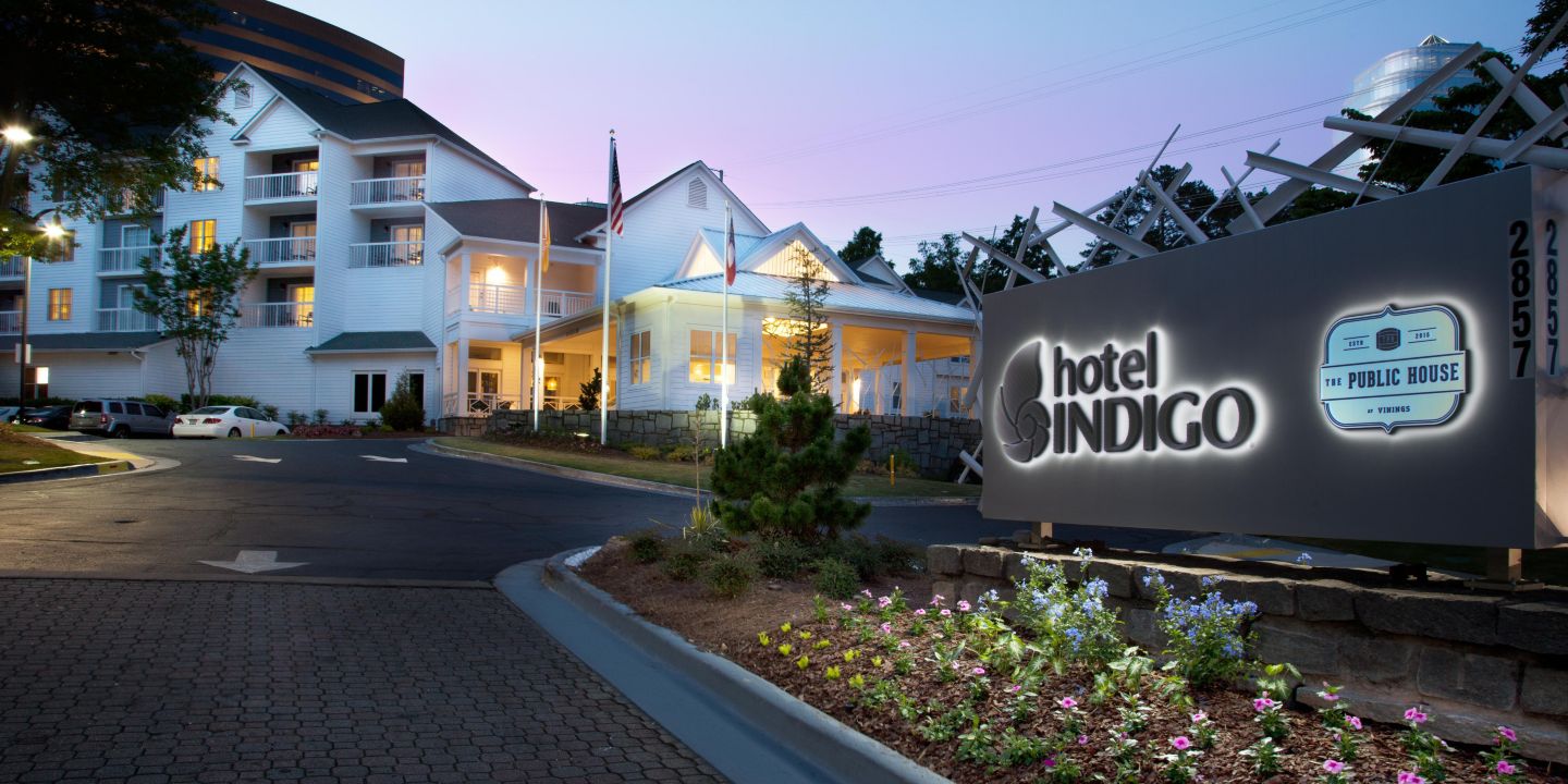 PetFriendly Hotels Near Truist Park Hotel Indigo Atlanta Vinings
