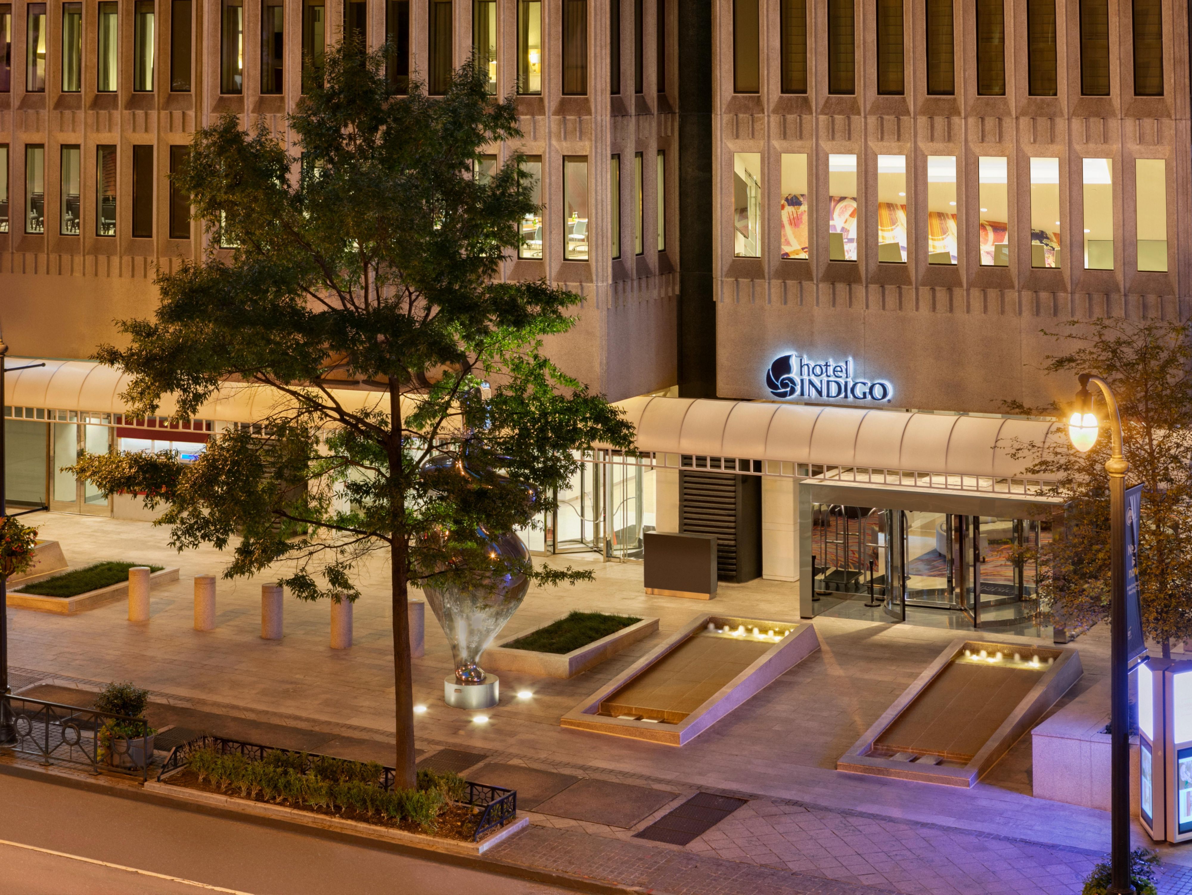 Downtown Atlanta is a community where strangers become friends, and our hotel sits at the center. Located in Peachtree Center, with easy access to MARTA, our hotel is attached to the AmericasMart Convention Center and is within walking distance of world-class shopping, dining, and Georgia World Congress Center.
