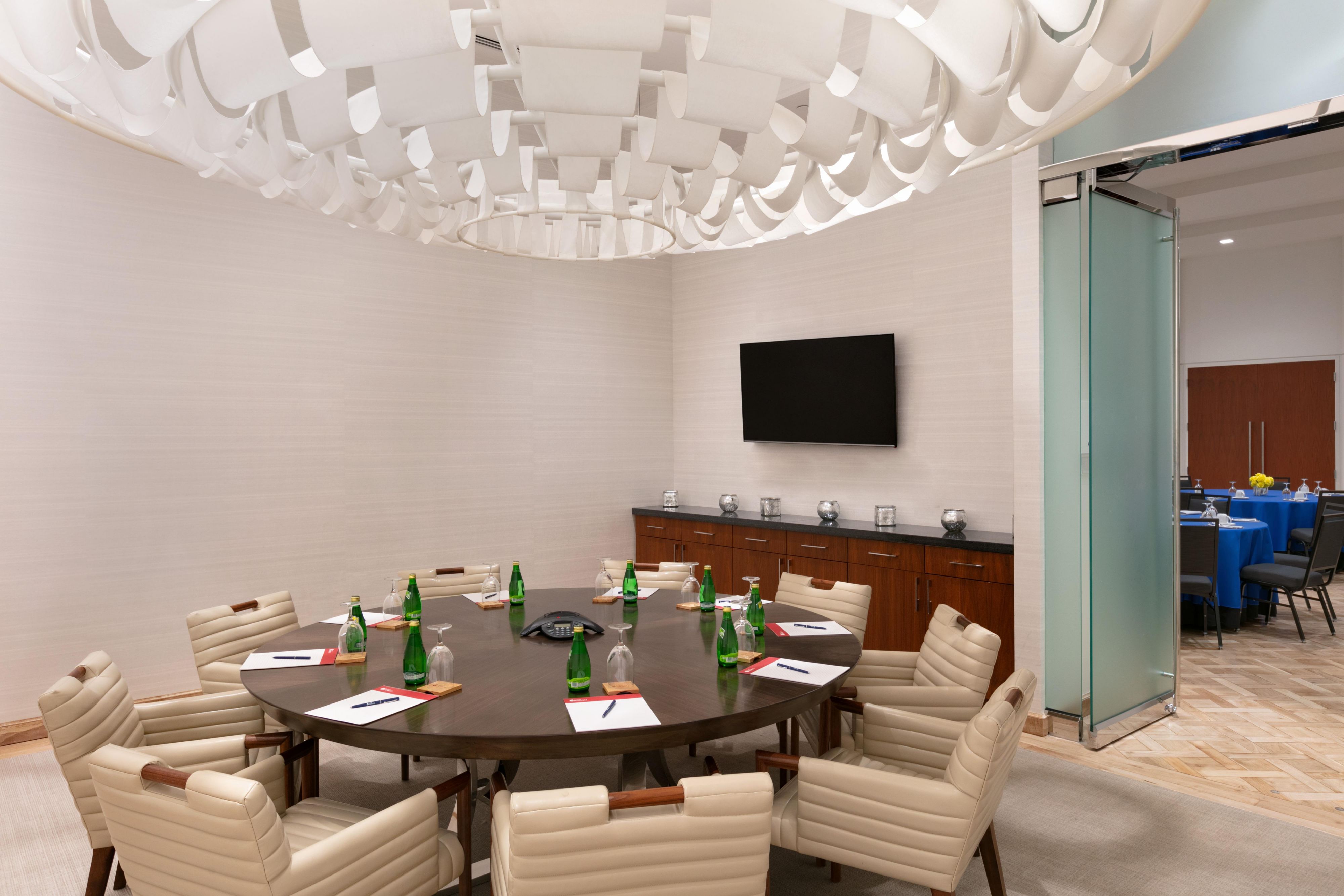 perspective meeting room