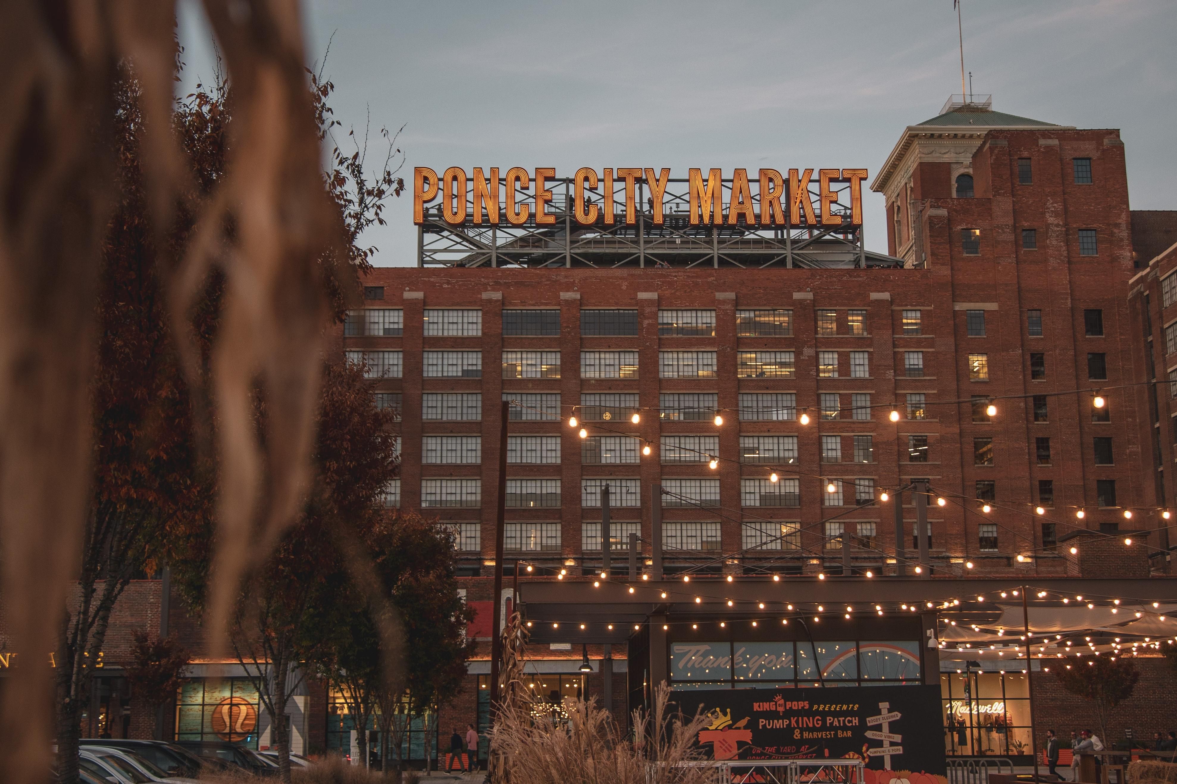 Our Midtown hotel puts you near the best things to do in Atlanta, like the High Museum of Art, Ponce City Market, the Beltline, Atlantic Station, and Piedmont Park, and AmericasMart. We are a short drive from Mercedes-Benz Stadium, State Farm Arena, World of Coca-Cola, Georgia World Congress Center, Georgia Tech, and Georgia State University.
