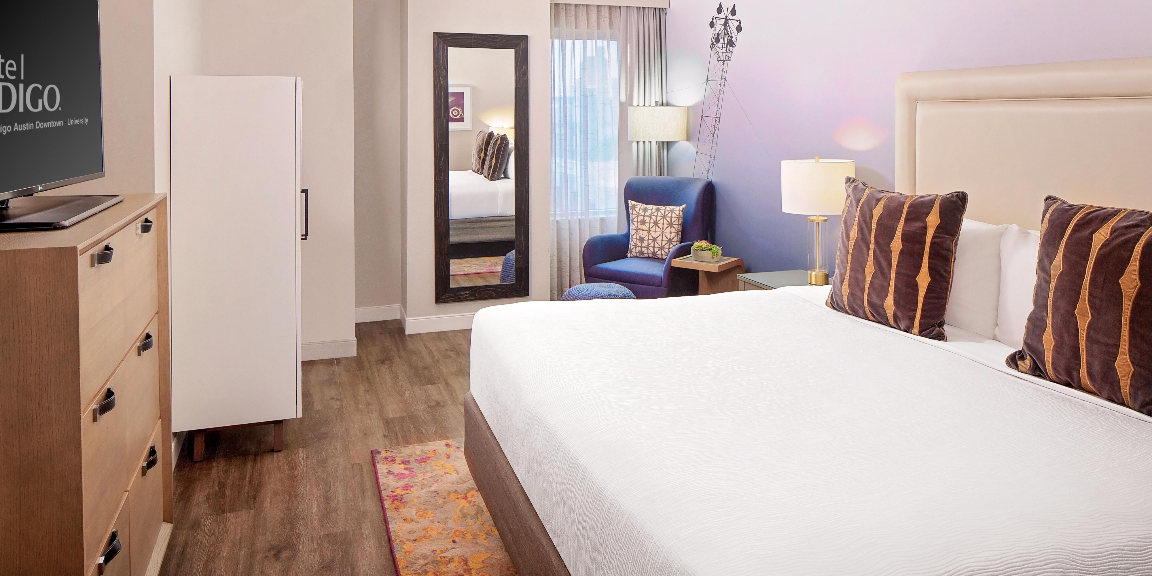 Charming King room in downtown Austin