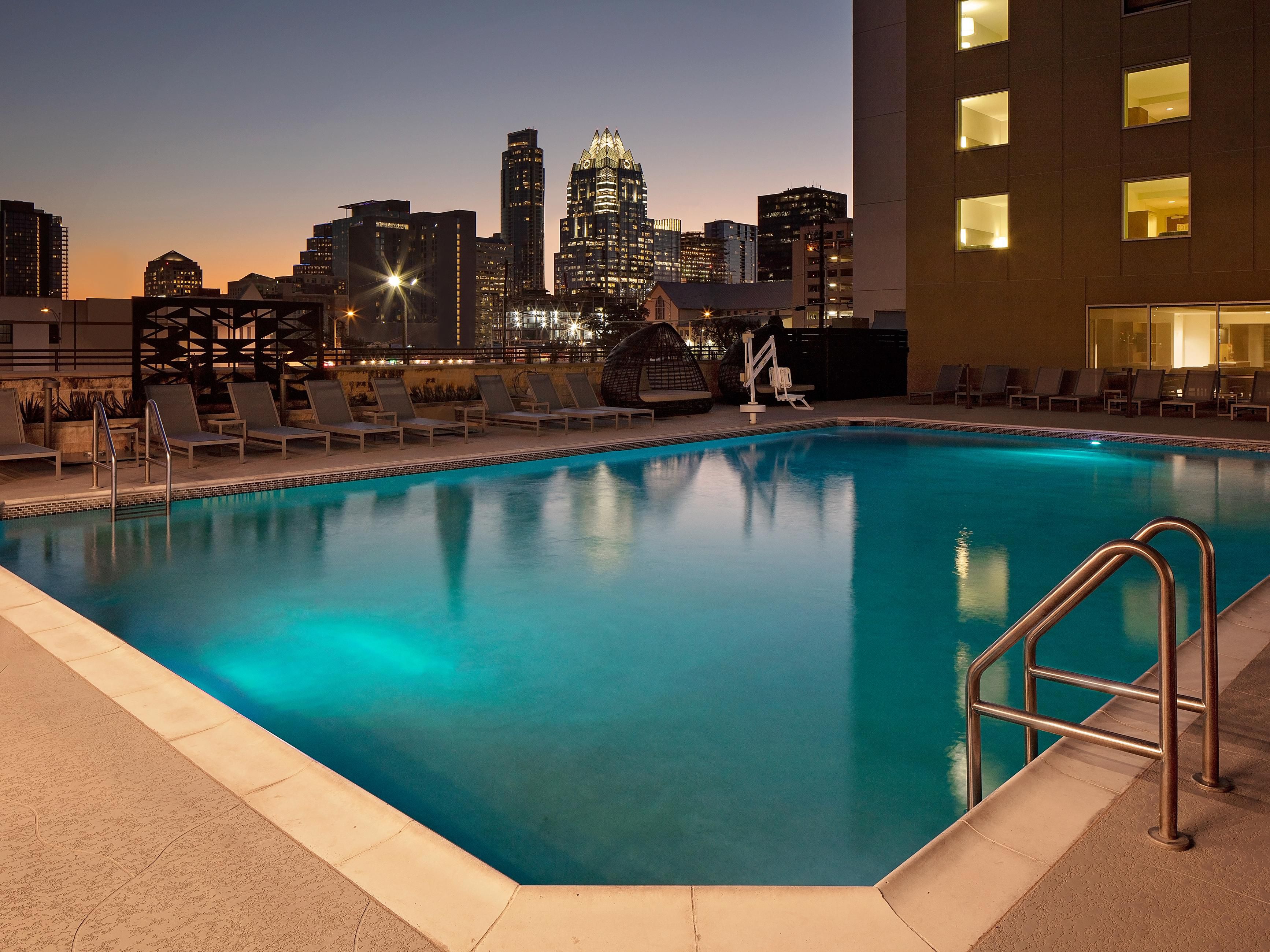 Take in beautiful views of downtown Austin as you relax by our heated outdoor pool on the balcony, open year round. Enjoy poolside service, bar, cabana rentals, and pool side games such as Giant Jenga! Open from 6AM to 10PM daily.