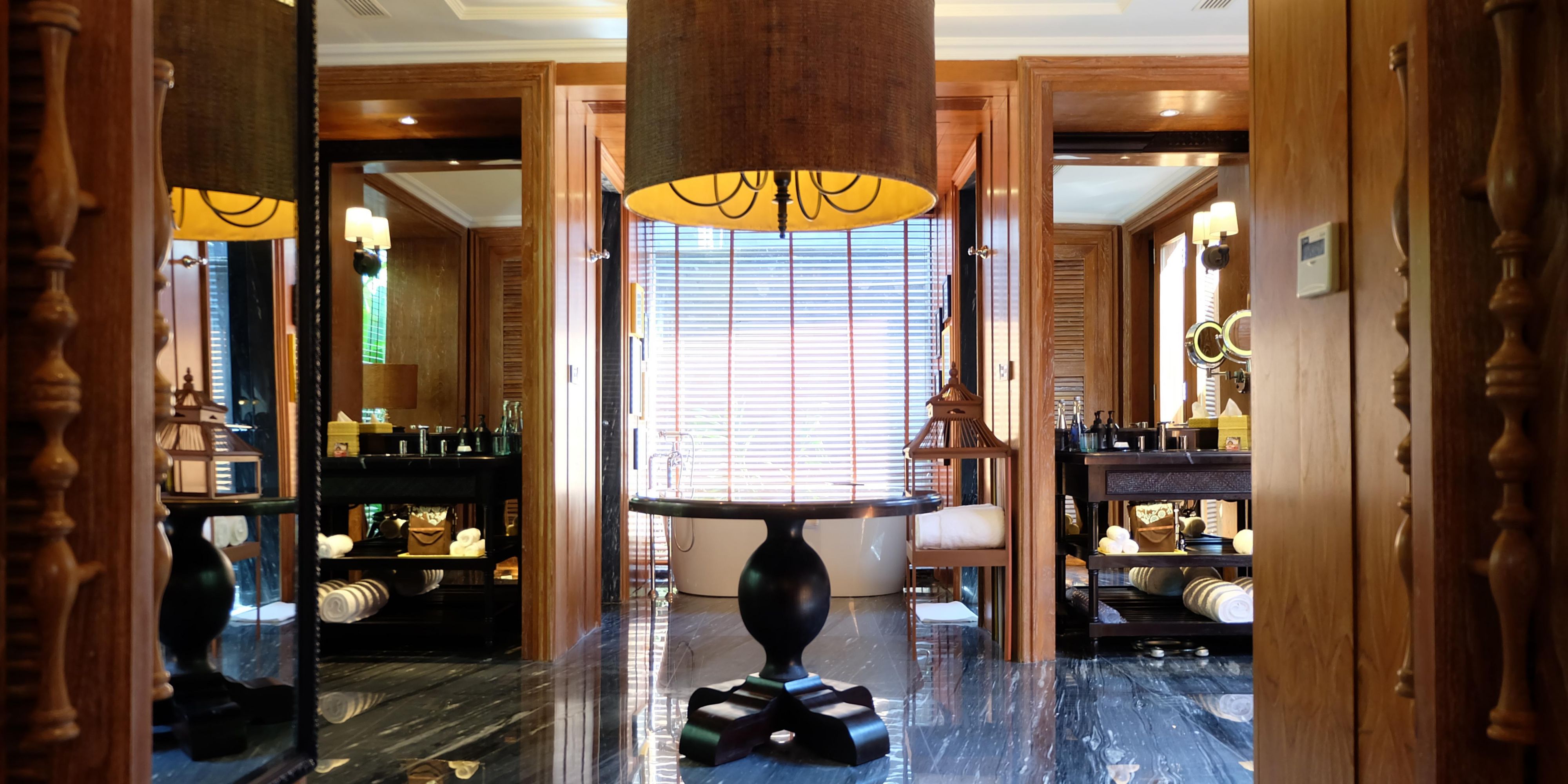 Sophisticated en-suite bathroom at villa room category 